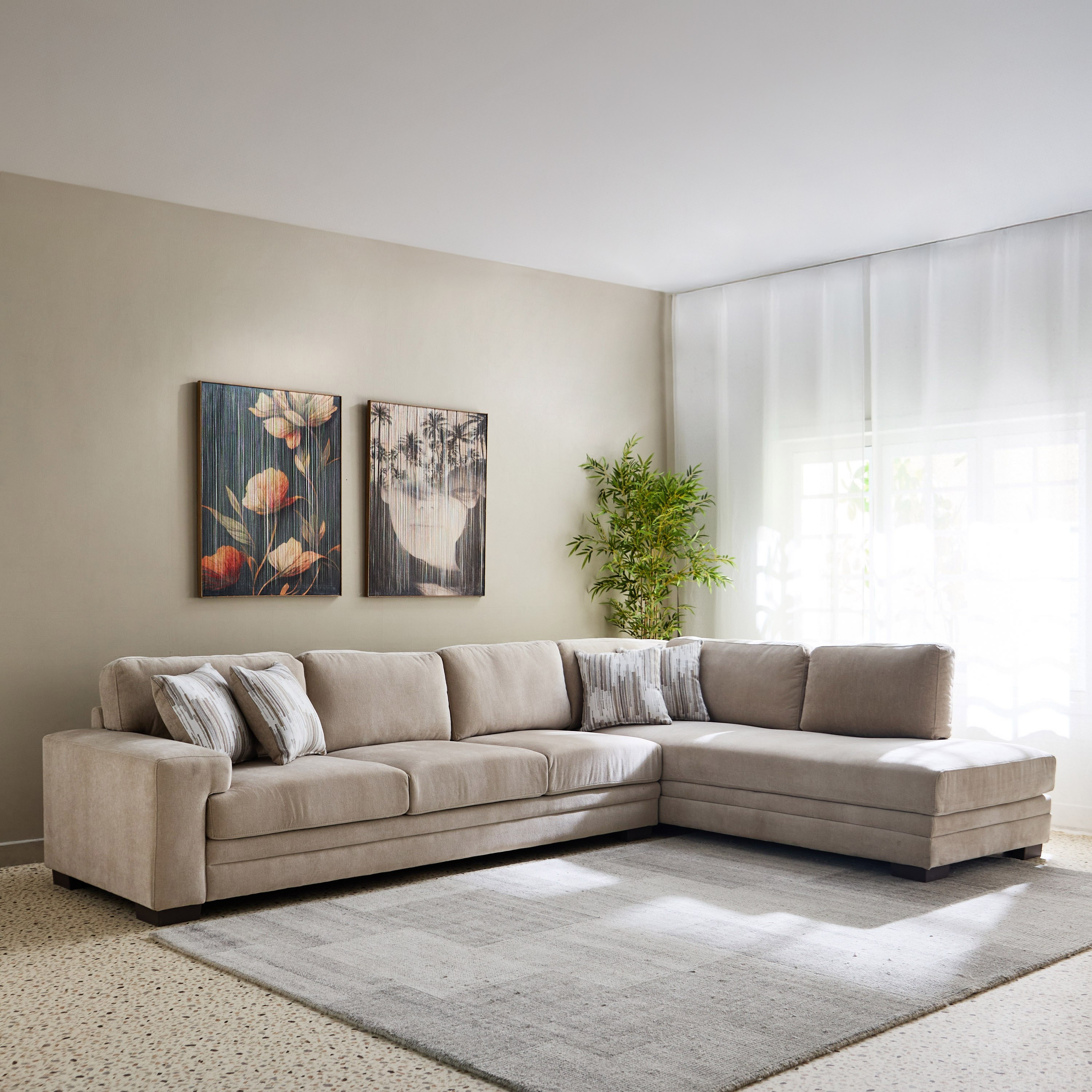 كنبة ركنية يمين قماش بـ5 مقاعد و4 وسائد من ريفيرا-hbxlivingroom-sofasandarmchairs-cornersofas-image-1