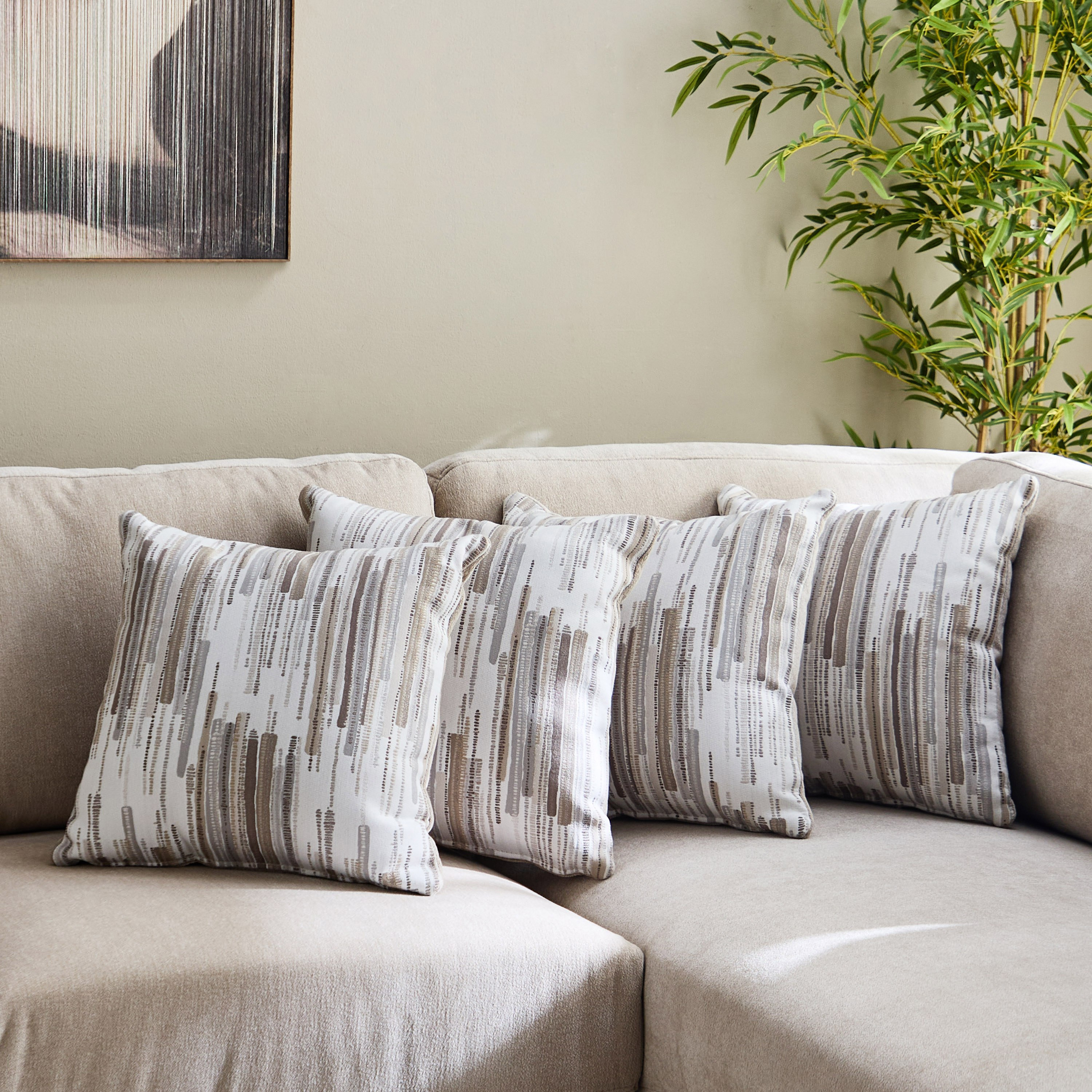 كنبة ركنية يمين قماش بـ5 مقاعد و4 وسائد من ريفيرا-hbxlivingroom-sofasandarmchairs-cornersofas-image-4