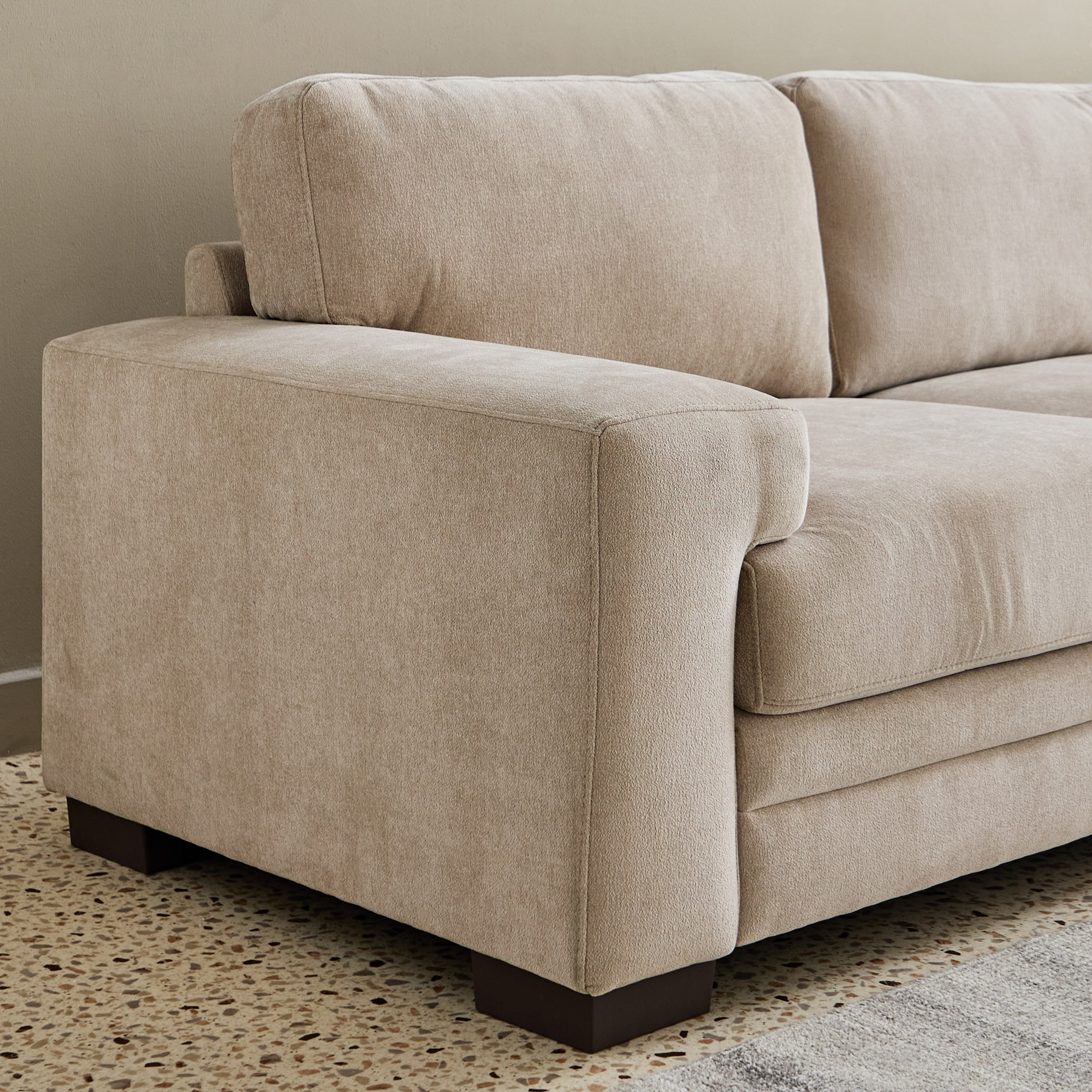 كنبة ركنية يمين قماش بـ5 مقاعد و4 وسائد من ريفيرا-hbxlivingroom-sofasandarmchairs-cornersofas-image-6