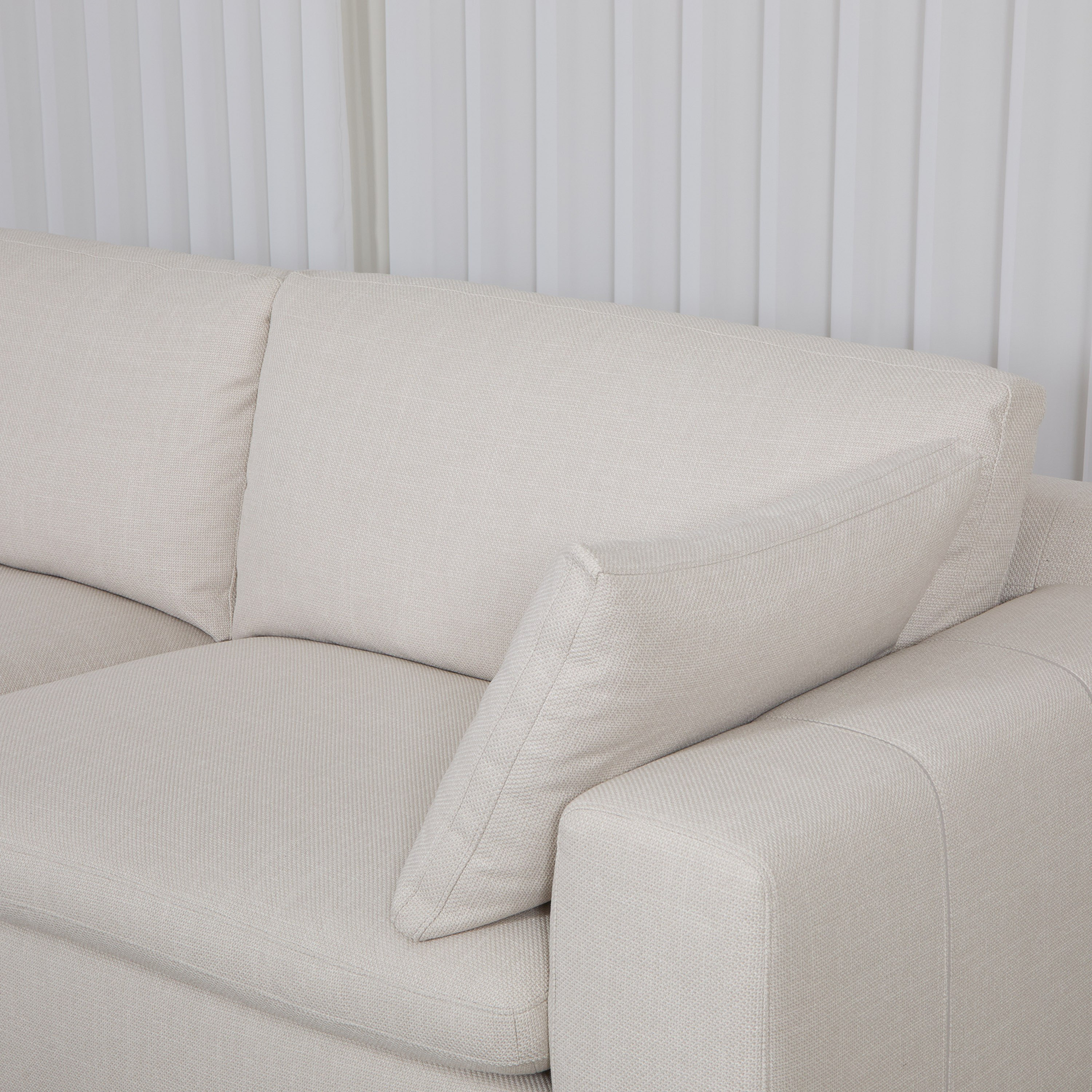 كنبة قماش 4 أشخاص مع وسادتين للذراع من فيكتوريا-hbxlivingroom-sofasandarmchairs-sofas-image-5