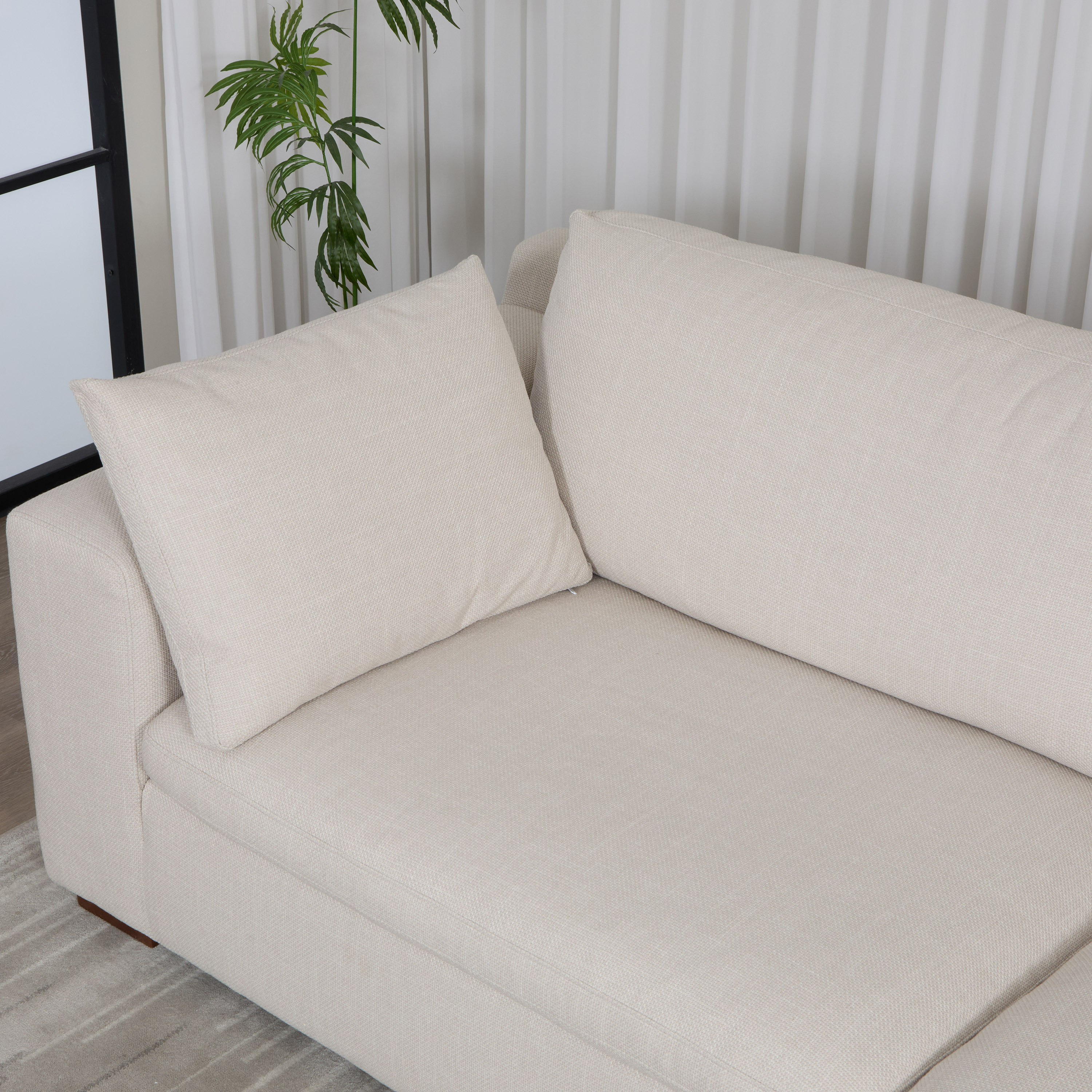 كنبة قماش 4 أشخاص مع وسادتين للذراع من فيكتوريا-hbxlivingroom-sofasandarmchairs-sofas-image-8