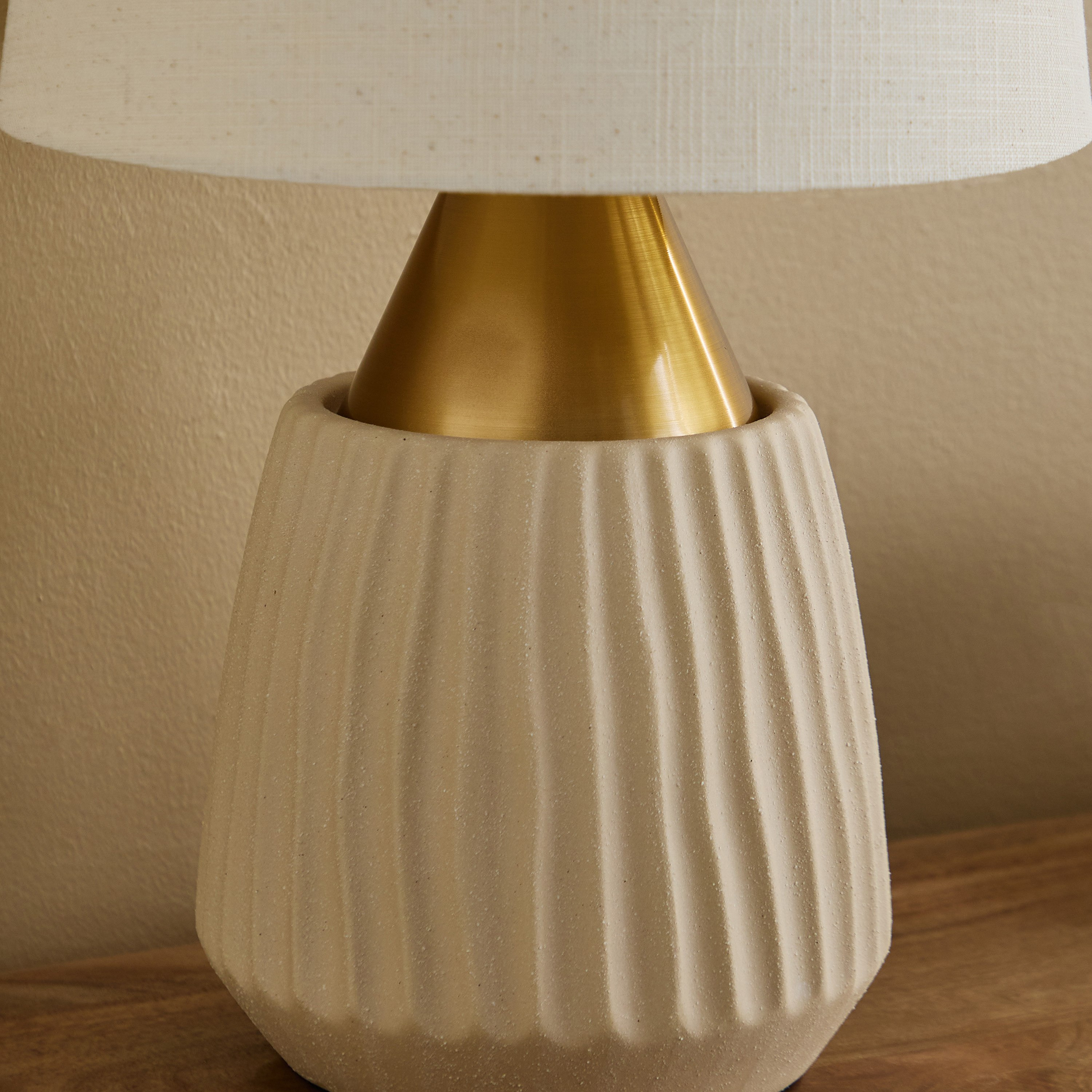 Rollins Caskey Metal and Ceramic Table Lamp with Linen Shade - 30x47 cm-PROMO_HB_AE_B1G1_250925-image-4