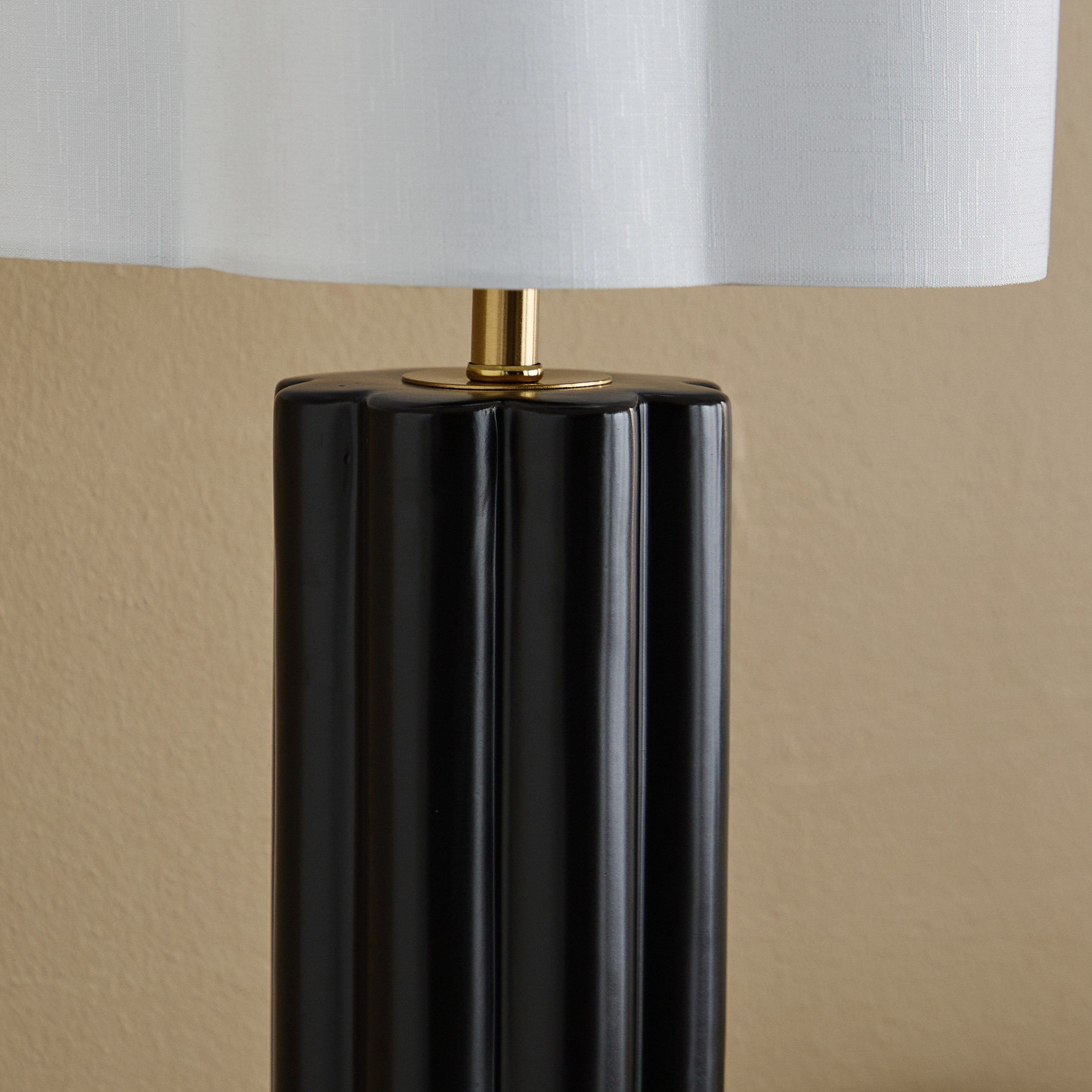 Rollins Caskey Ceramic Table Lamp With Scallop Shade - 30x57 cm-PROMO_HB_AE_B1G1_250925-image-3