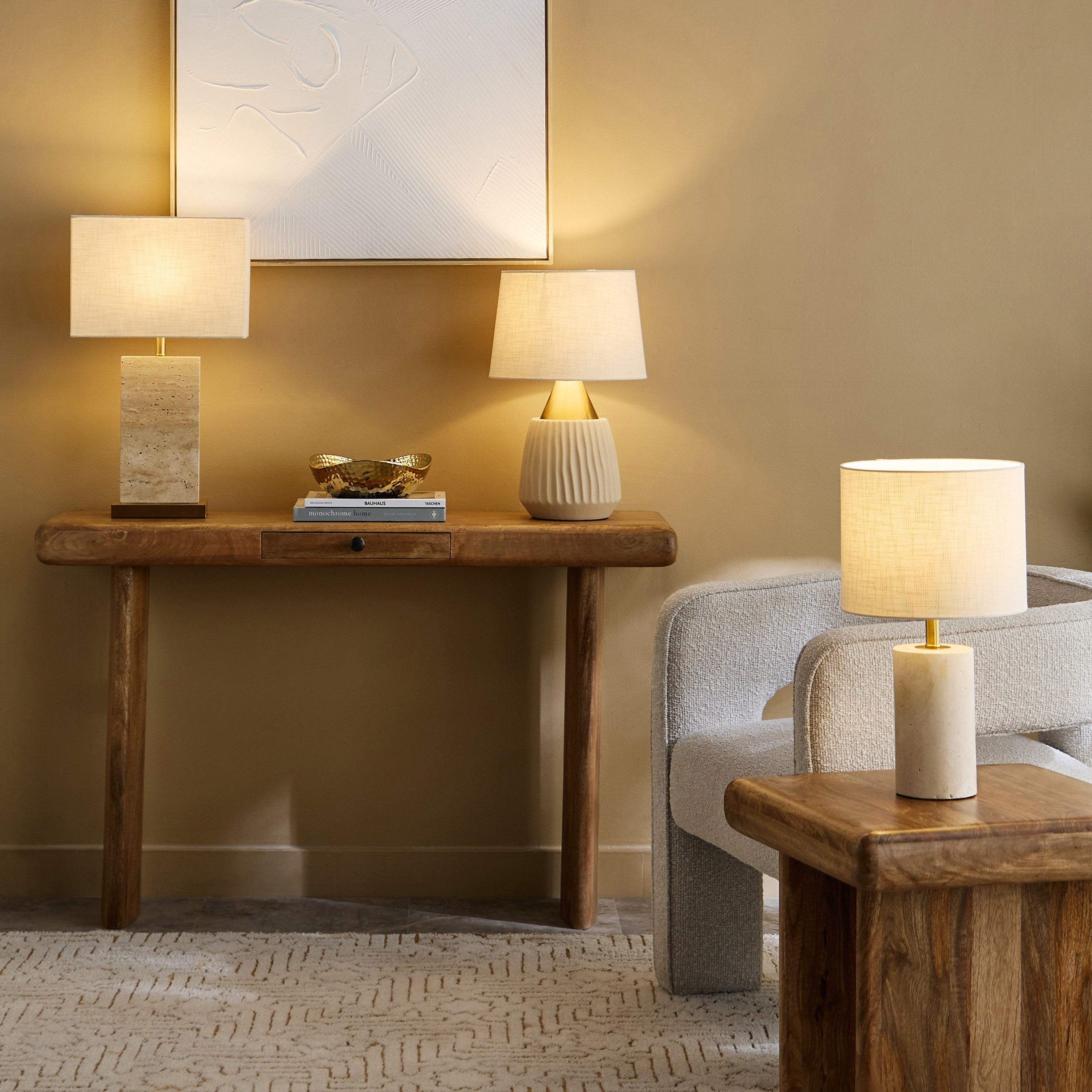 مصباح طاولة ترافرتين ومعدن بغطاء من الكتّان من رولينز كاسكي - 25x46 سم-hbxbedroom-lighting-tablelamps-image-4