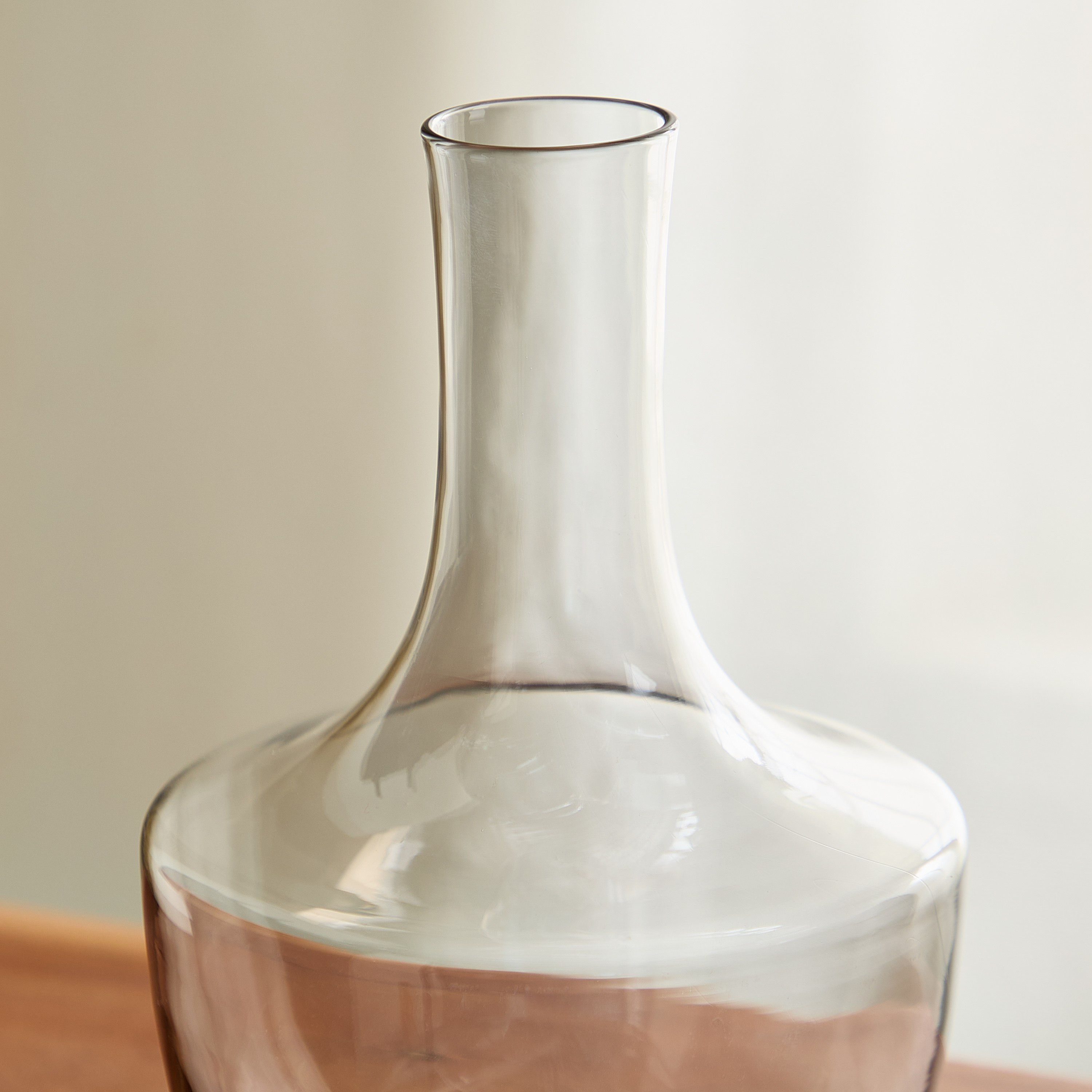 مزهرية زجاج مدخنة من أتلانتا - 15.5x25 سم-hbxbedroom-decorandaccessories-vases-image-2