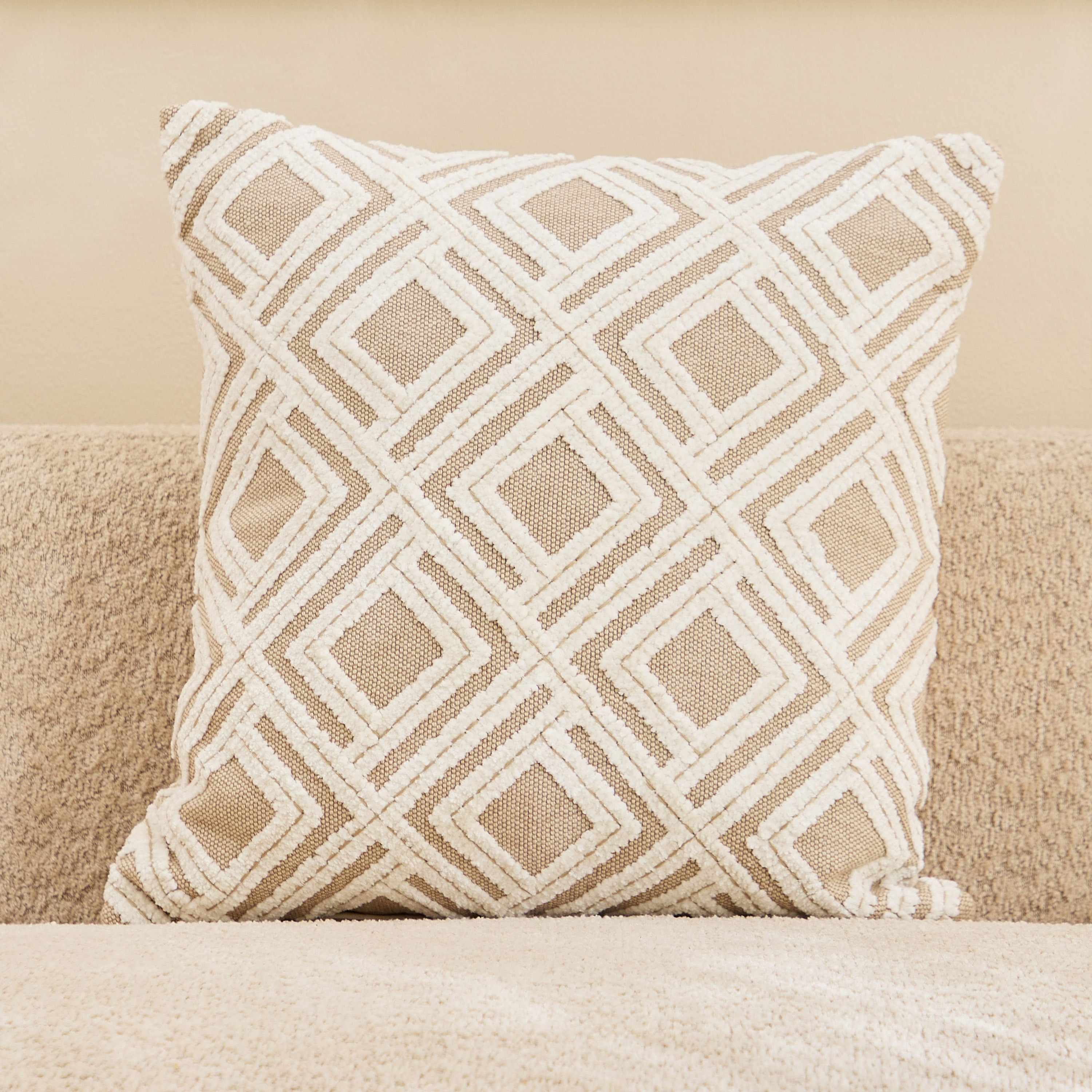 وسادة محشوة بتطريز ماسي من تيسورا - 30x50 سم-hbxhomeware-hbxbedroom-image-1