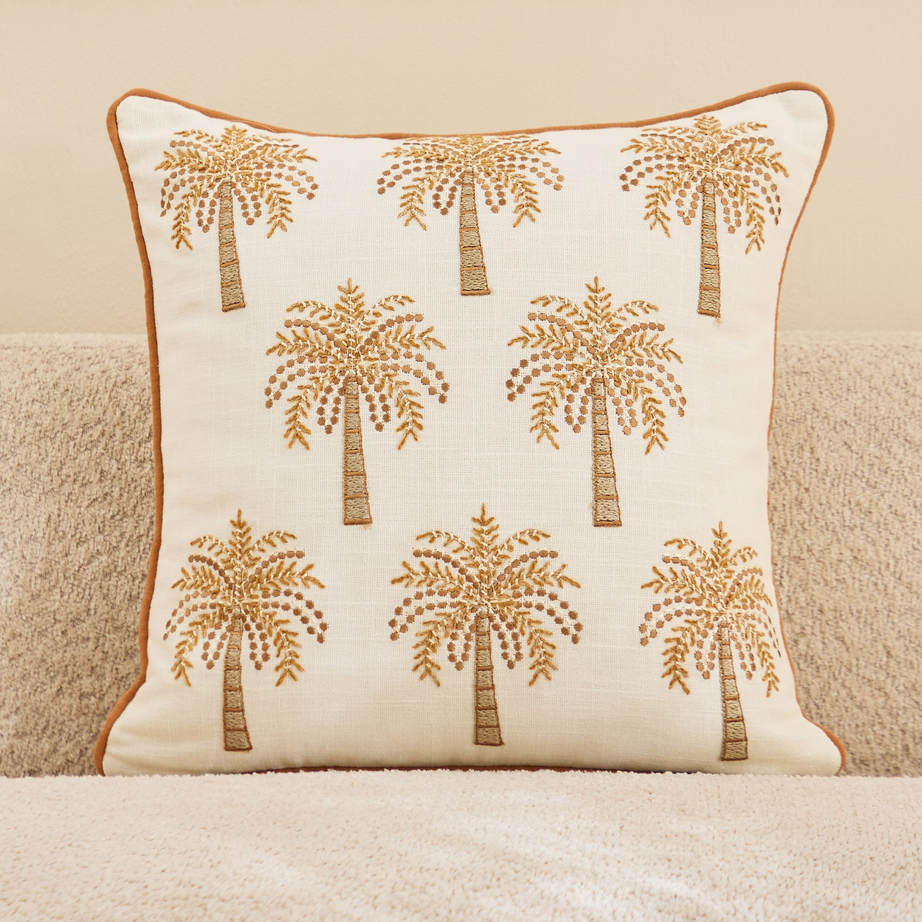 وسادة محشوة بتطريز نخيل من أريكا - 45x45 سم-hbxhomeware-hbxbedroom-image-1
