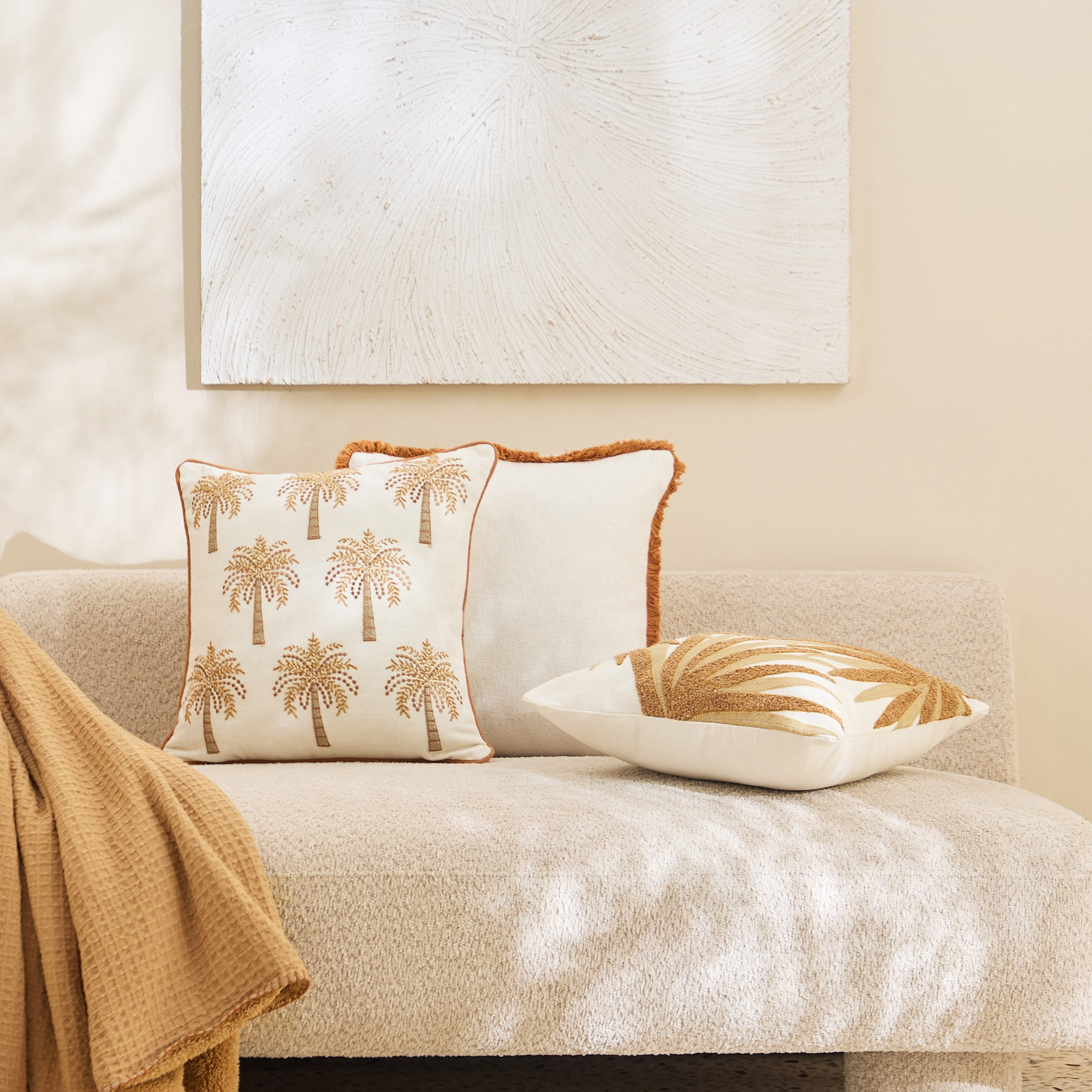 وسادة محشوة بتطريز نخيل من أريكا - 45x45 سم-hbxhomeware-hbxbedroom-image-4