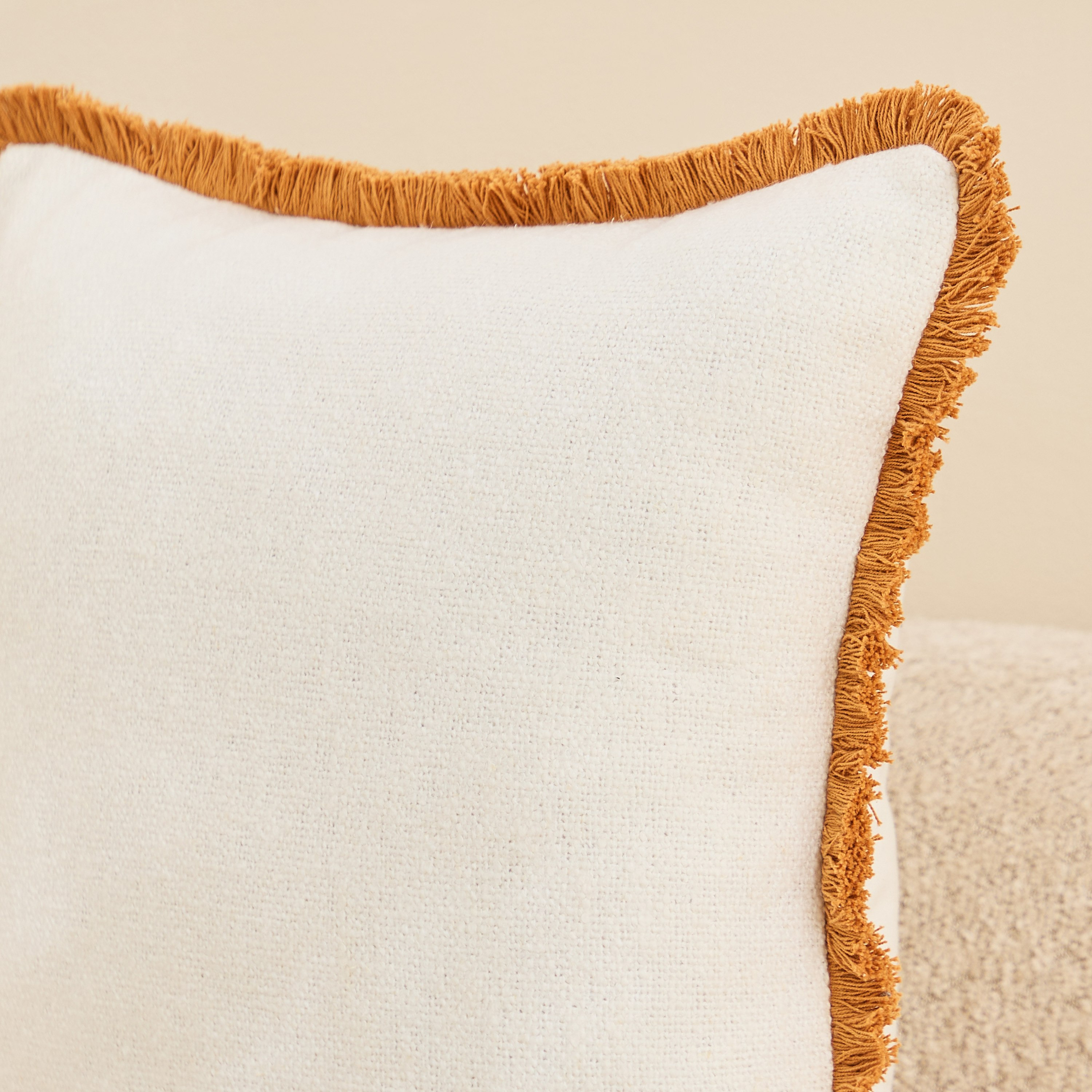 وسادة محشوة سادة بشراشيب من أريكا-hbxhomeware-hbxbedroom-image-2