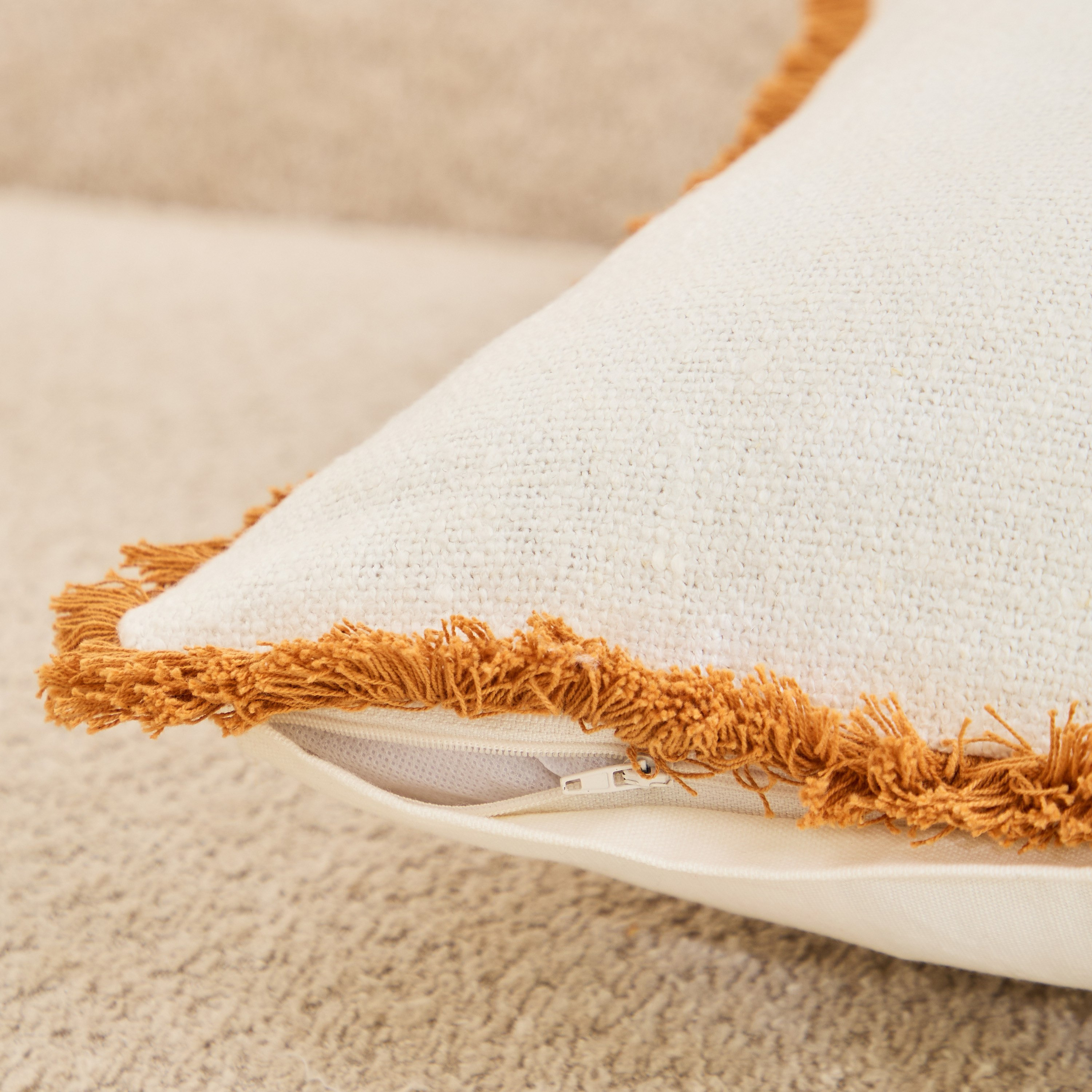 وسادة محشوة سادة بشراشيب من أريكا-hbxhomeware-hbxbedroom-image-3