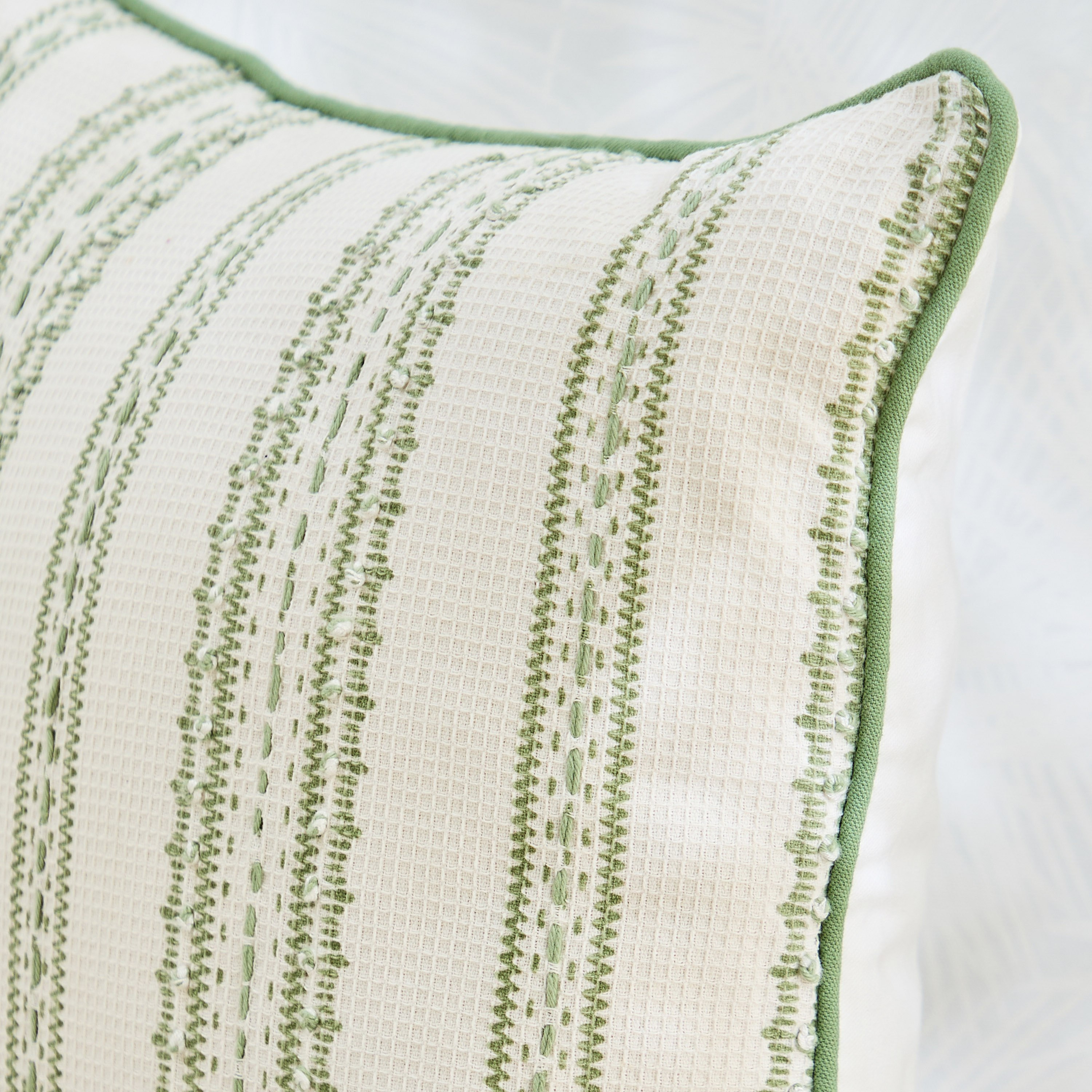 وسادة مخططة وان من فيرنورا-hbxhomeware-hbxbedroom-image-2
