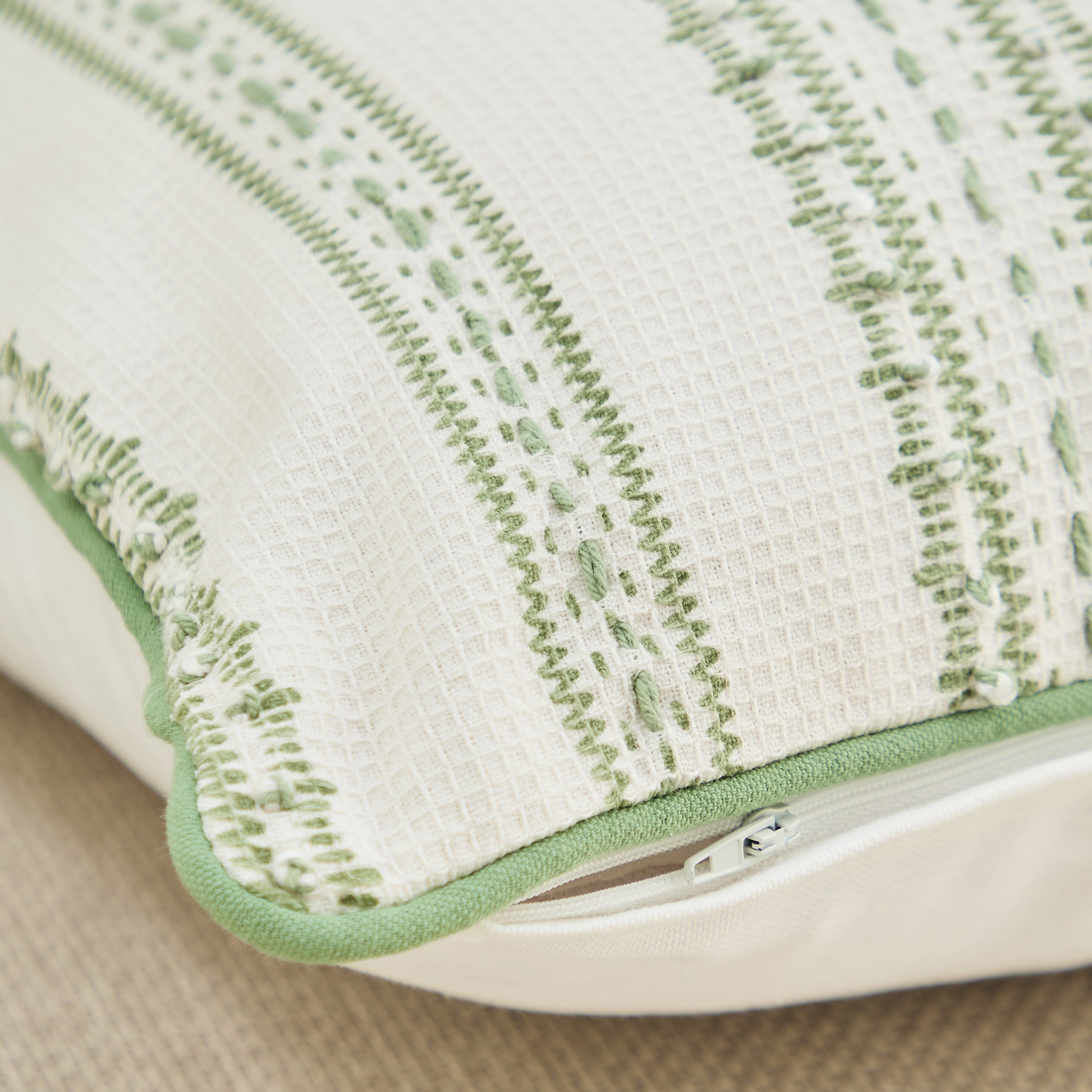 وسادة مخططة وان من فيرنورا-hbxhomeware-hbxbedroom-image-3