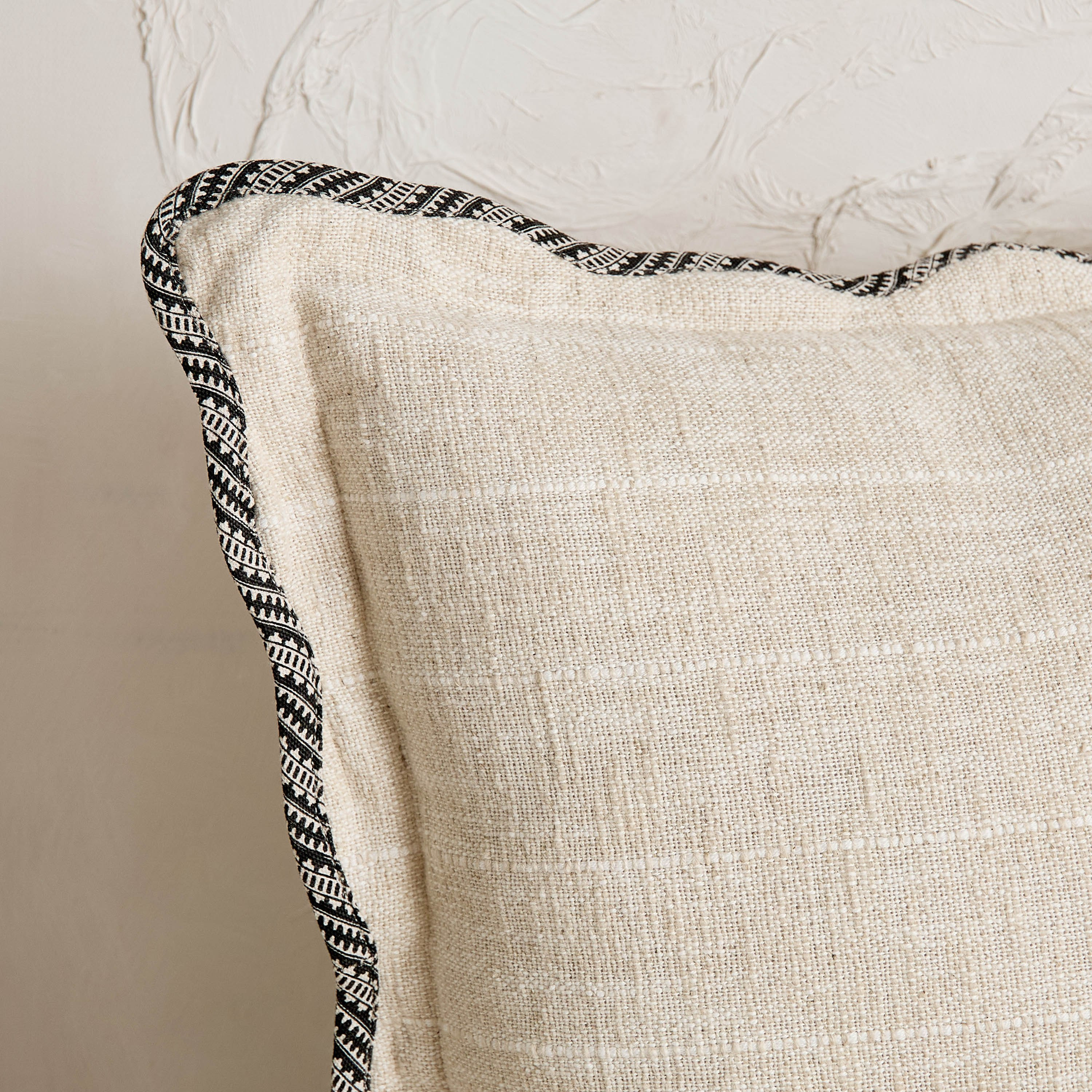 وسادة محشوة بحواف متموجة من نواركلاي - 50x50 سم-hbxhomeware-hbxkidsandyouth-image-2