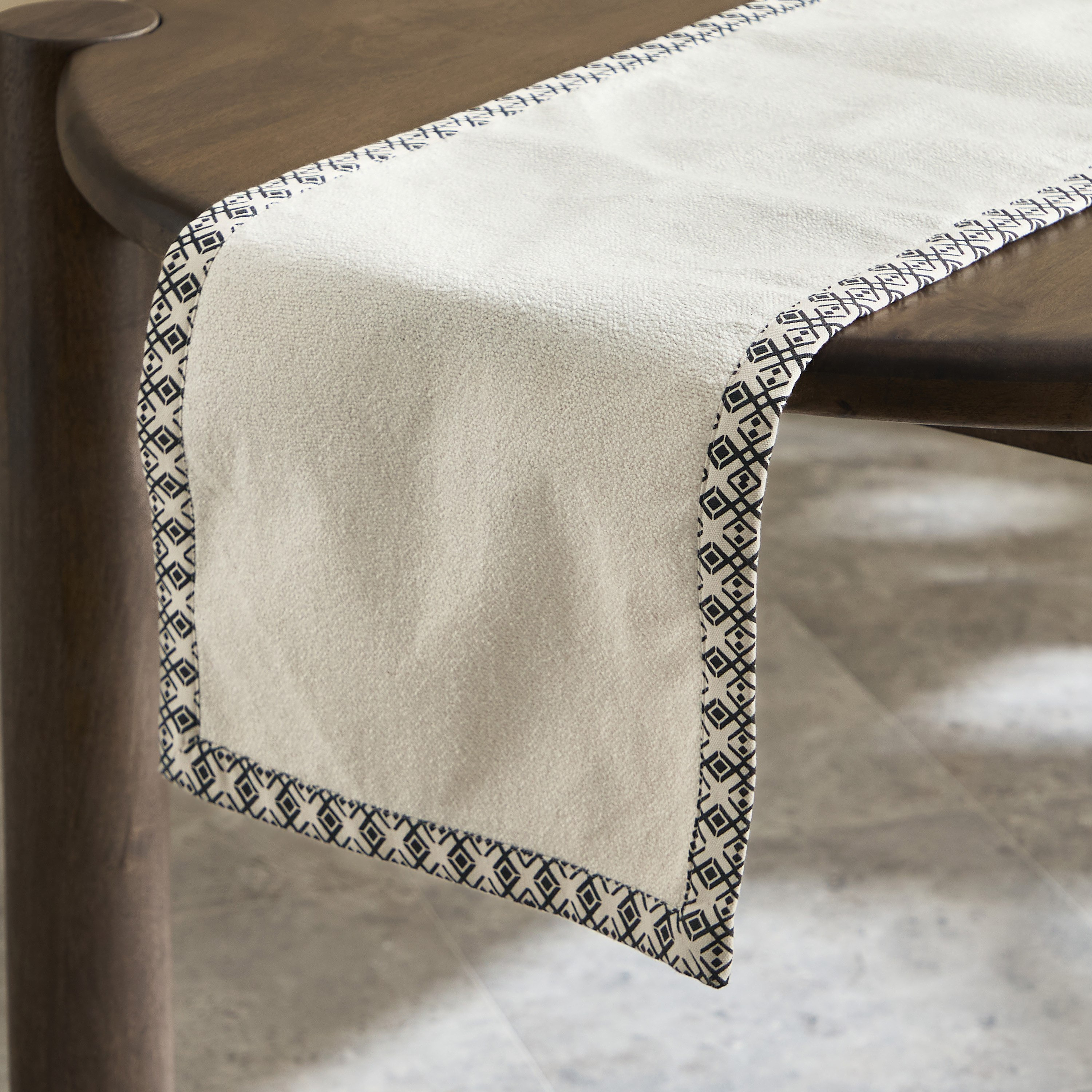 NoirClay Printed Flange Table Runner - 33x180 cm-hbxdecorandfurnishings-homefurnishings-tablelinens-image-2