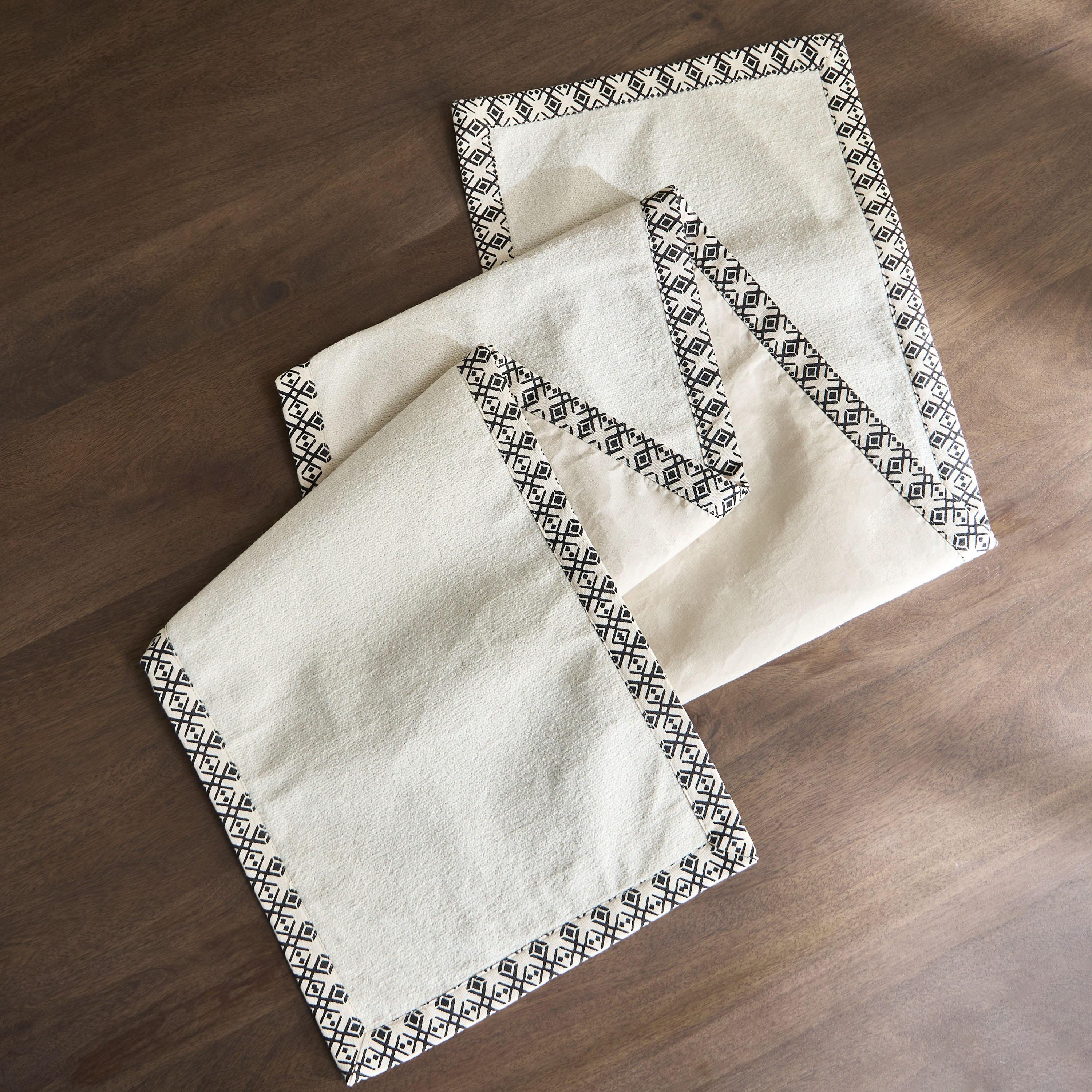 NoirClay Printed Flange Table Runner - 33x180 cm-hbxdecorandfurnishings-homefurnishings-tablelinens-image-3