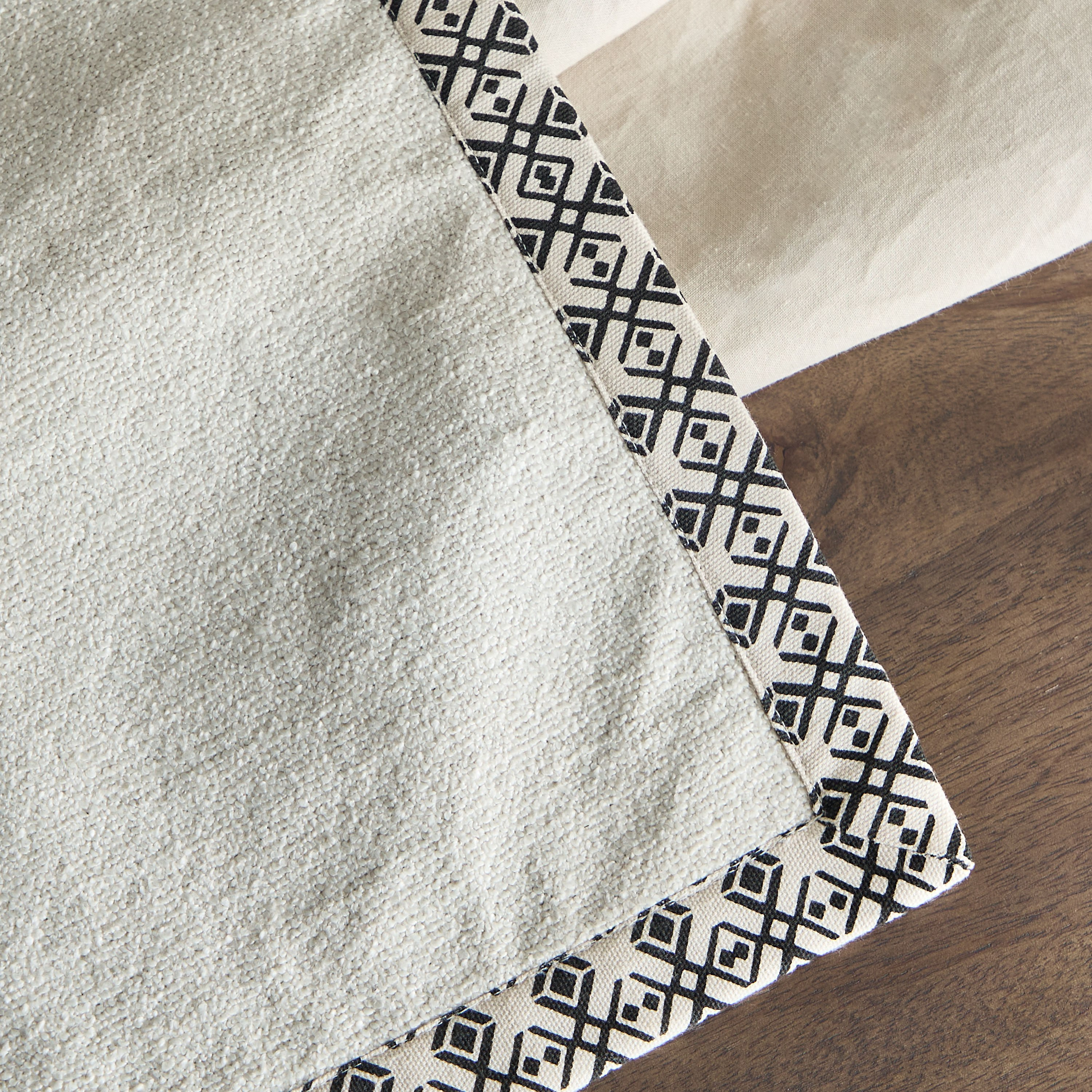 NoirClay Printed Flange Table Runner - 33x180 cm-hbxdecorandfurnishings-homefurnishings-tablelinens-image-4