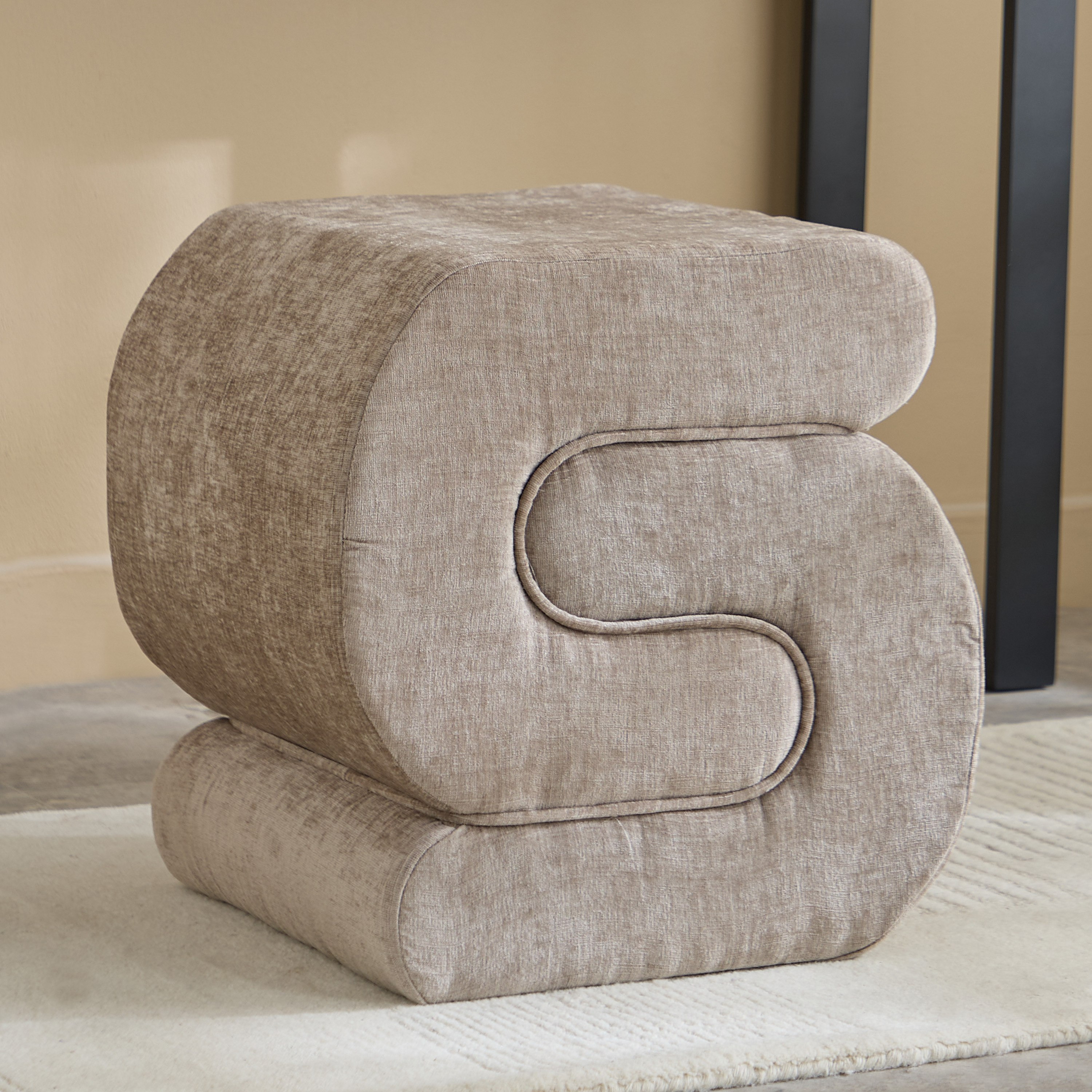 مقعد عثماني قماش من سبلينديد-hbxlivingroom-sofasandarmchairs-ottomansandfootstools-image-1