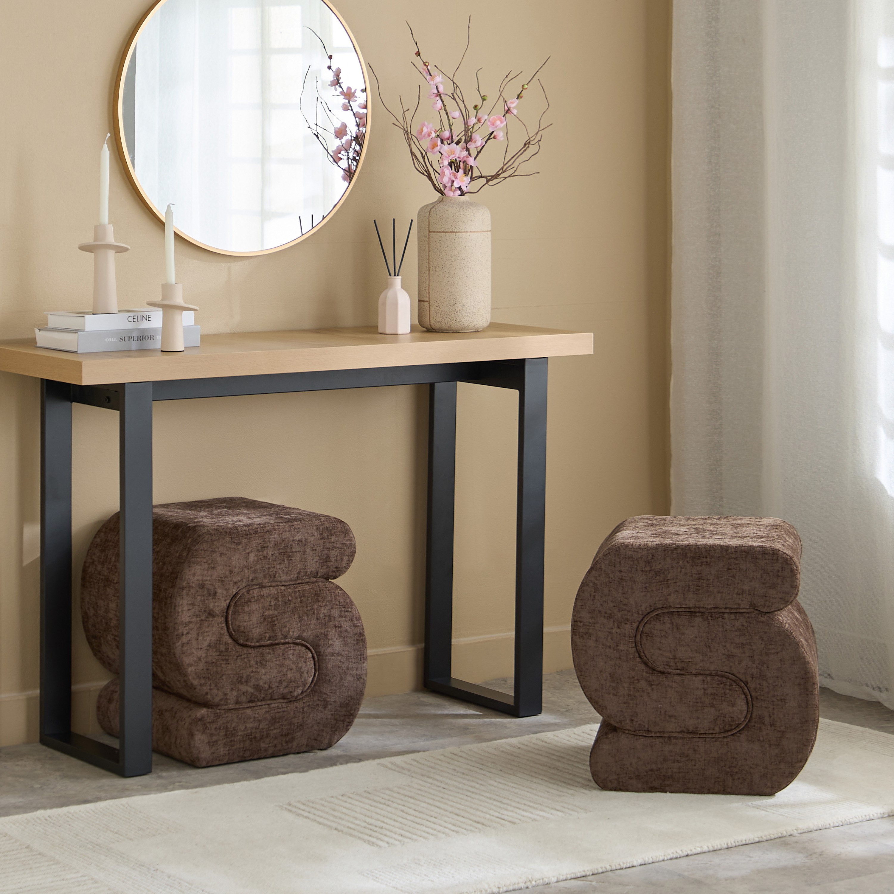 مقعد عثماني قماش من سبلينديد-hbxlivingroom-sofasandarmchairs-ottomansandfootstools-image-5