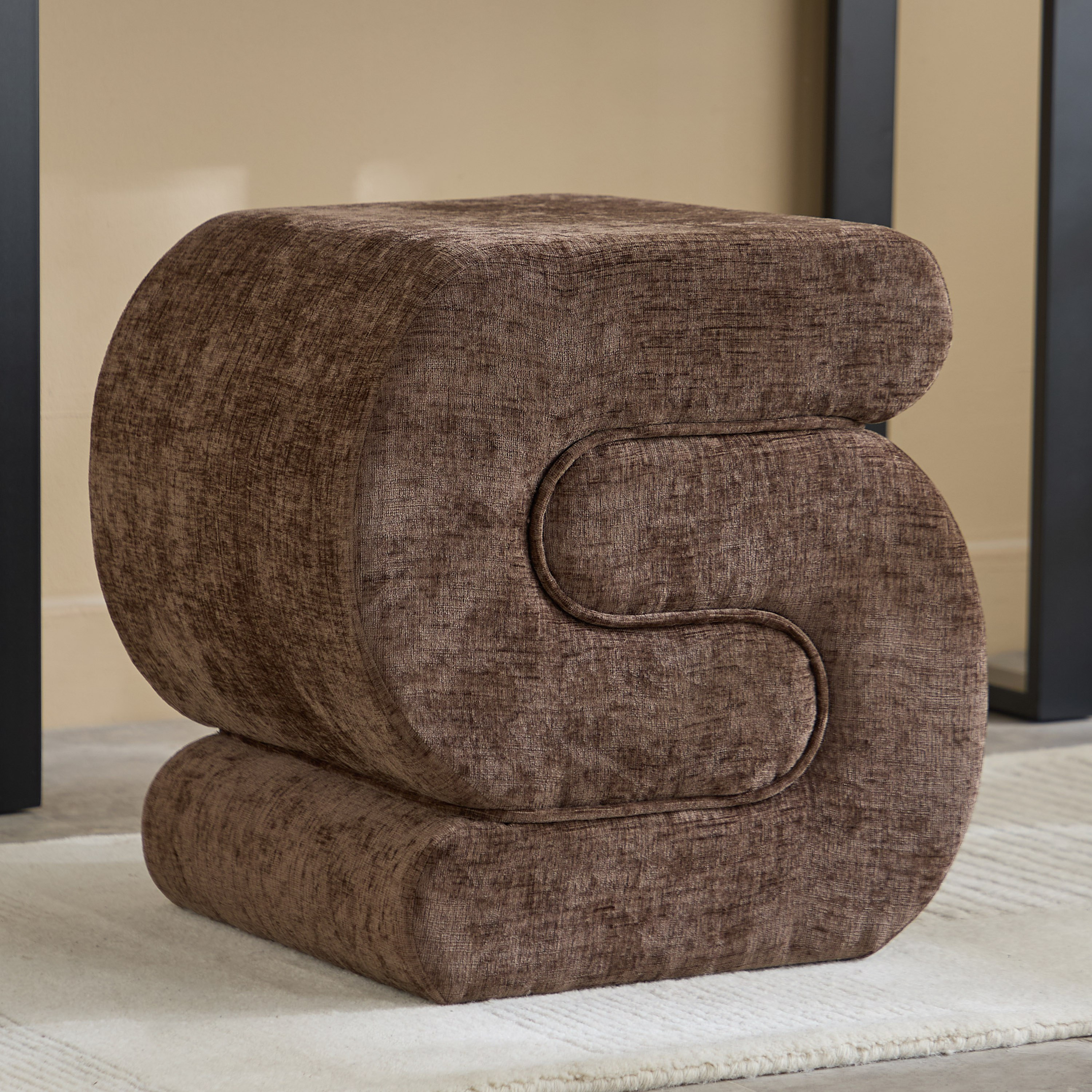 مقعد عثماني قماش من سبلينديد-hbxlivingroom-sofasandarmchairs-ottomansandfootstools-image-1