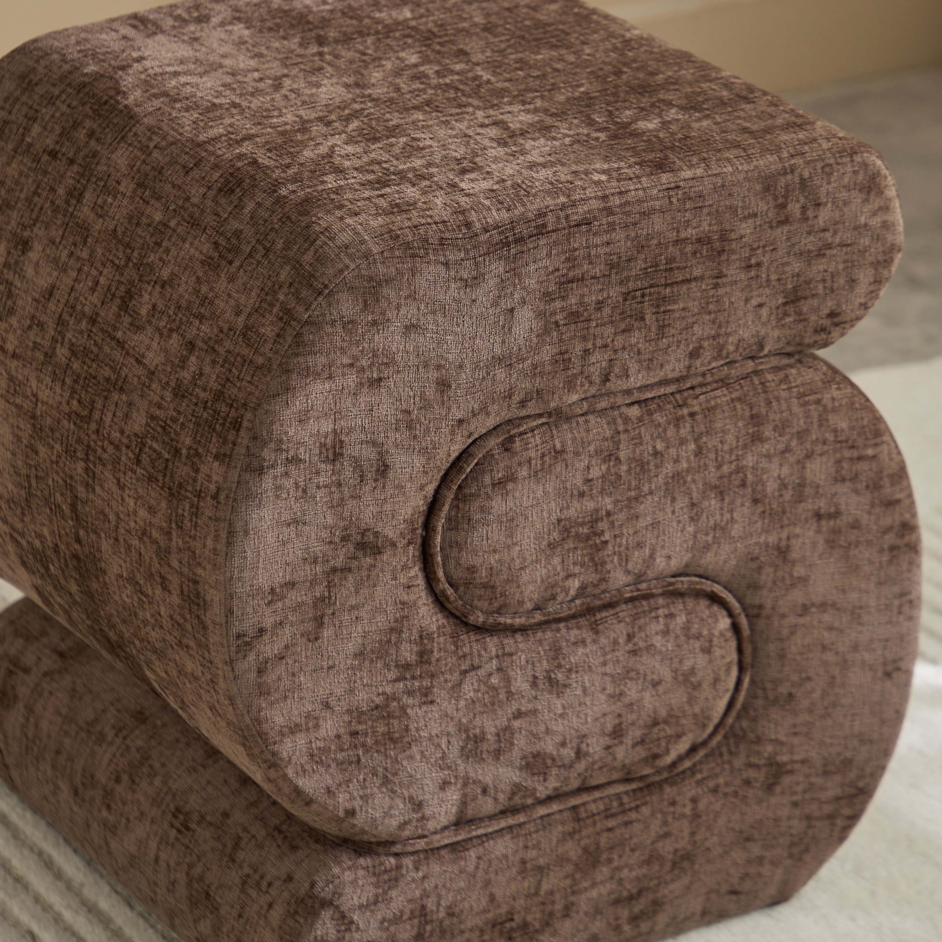 مقعد عثماني قماش من سبلينديد-hbxlivingroom-sofasandarmchairs-ottomansandfootstools-image-3