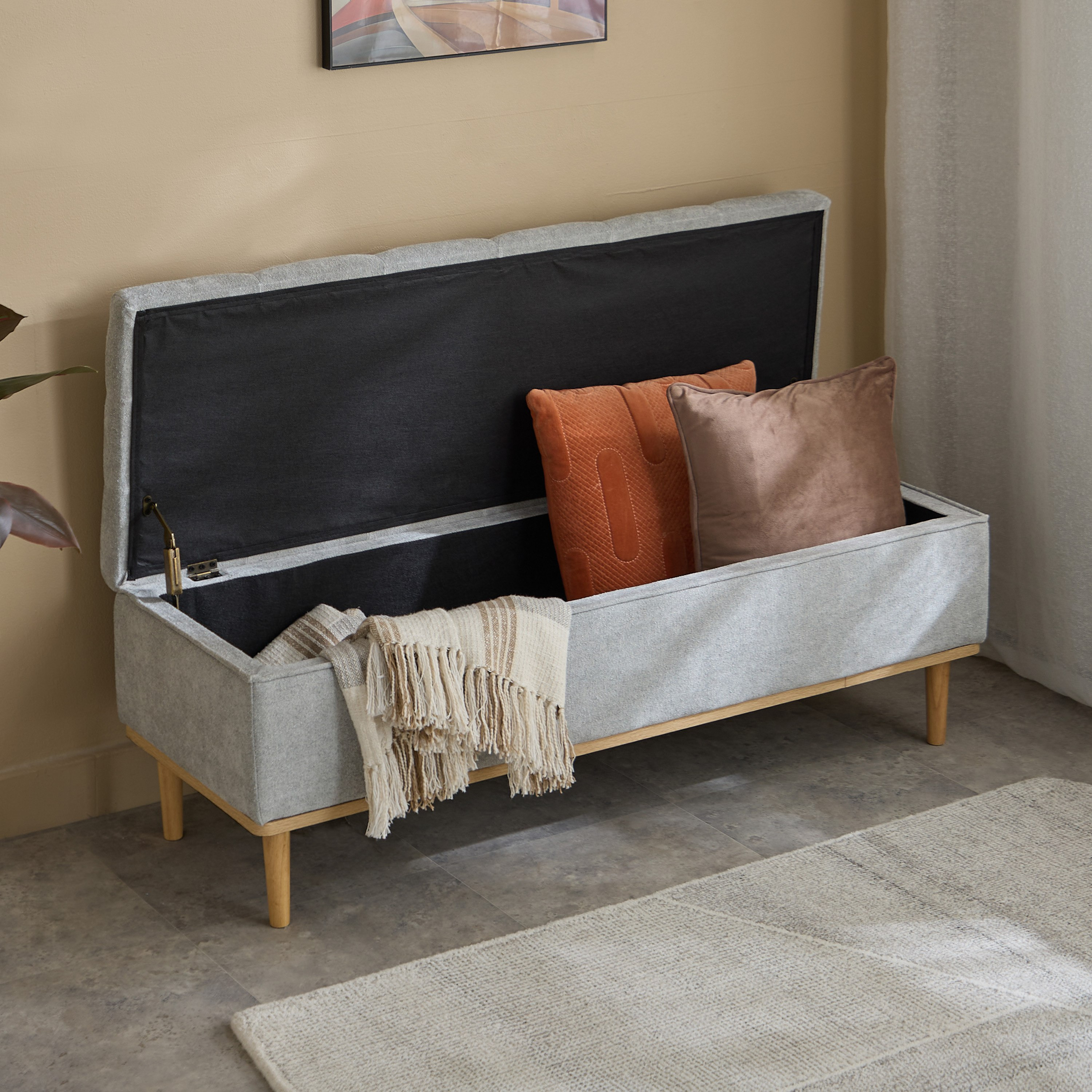 مقعد بنش قماش بإطار خشبي من درو-hbxfurniture-sofasandarmchairs-benches-image-3