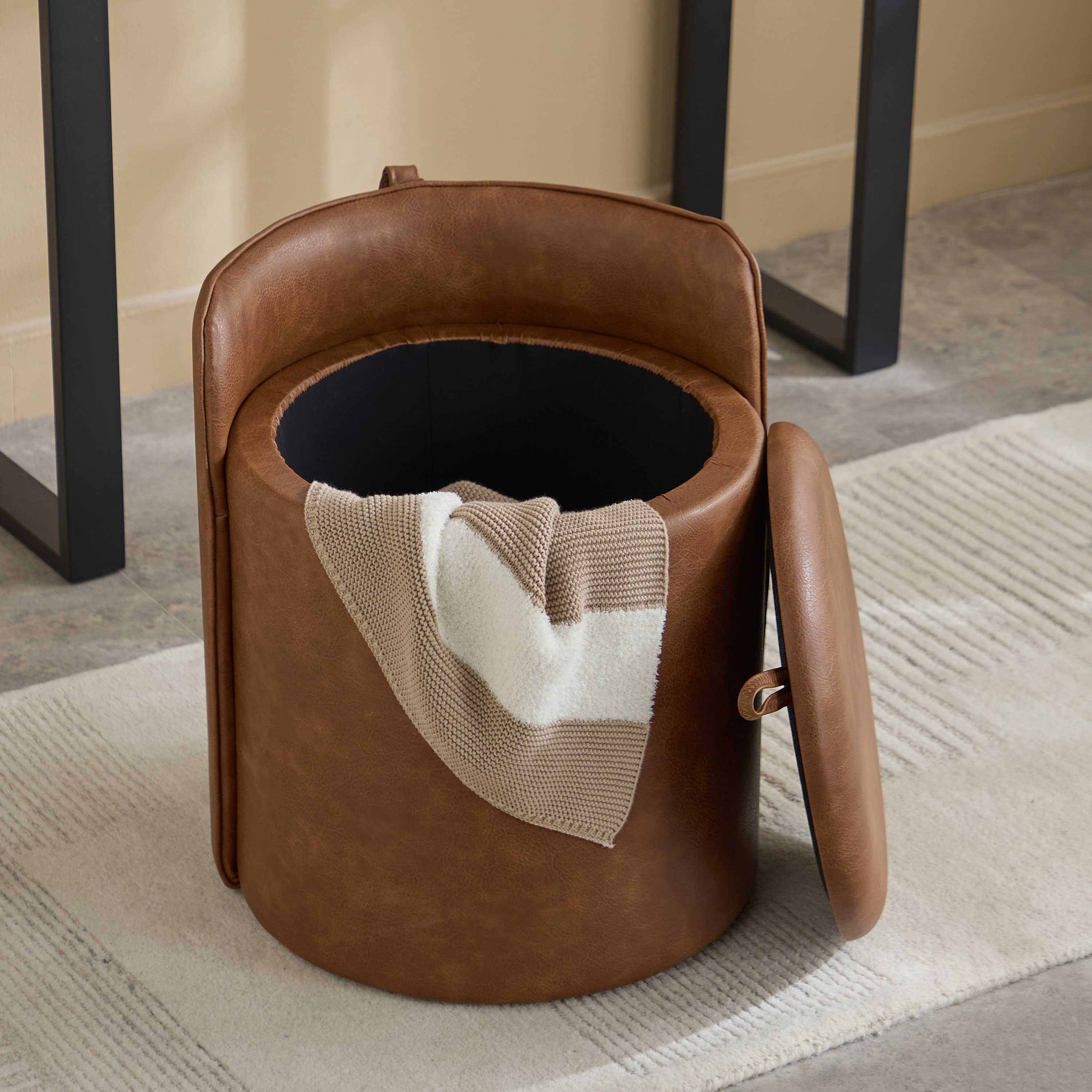 مسند قدم جلد الصناعي مع وحدة تخزين من دانيا-hbxlivingroom-sofasandarmchairs-ottomansandfootstools-image-4