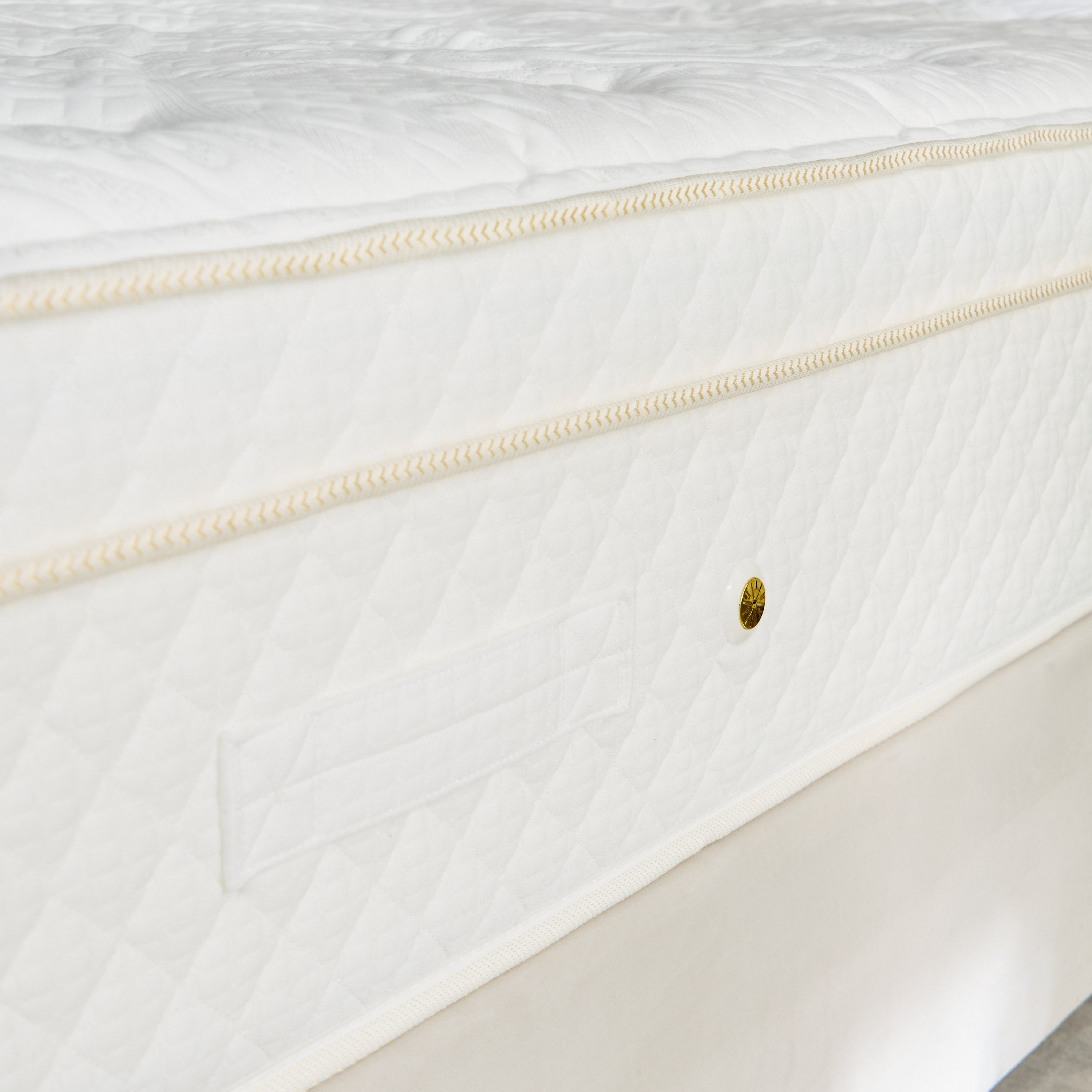 SleepLuxe iZonal Luxe Medium Soft 7 Zone Hybrid Pocket Spring Super King Mattress - 200x200x32 cm-PROMO_HB_UAE_HBX10_250526-image-6