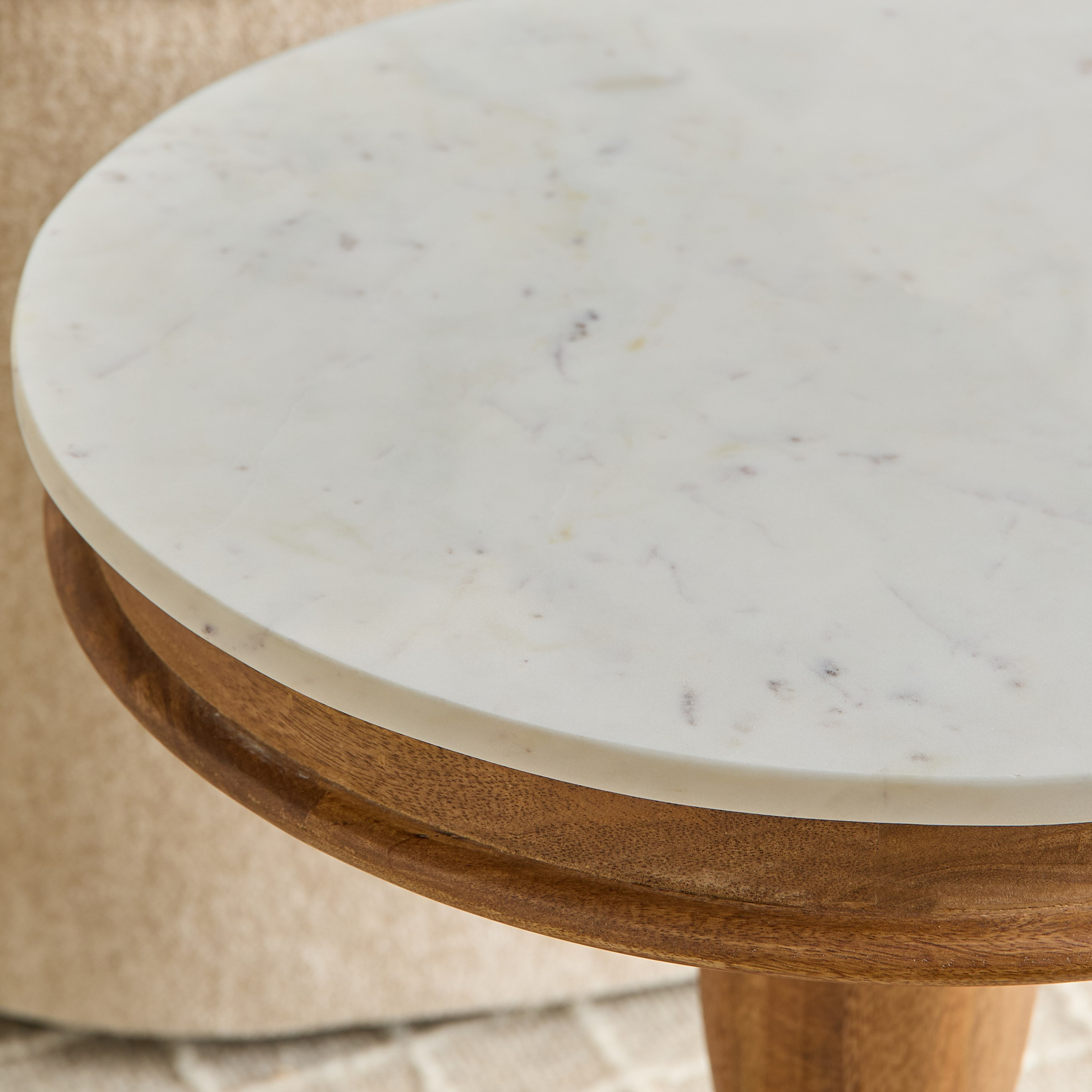 طاولة جانبية مستديرة بسطح رخام طبيعي وقاعدة خشب صلب من ديجاس-hbxfurniture-livingroom-endtables-image-3