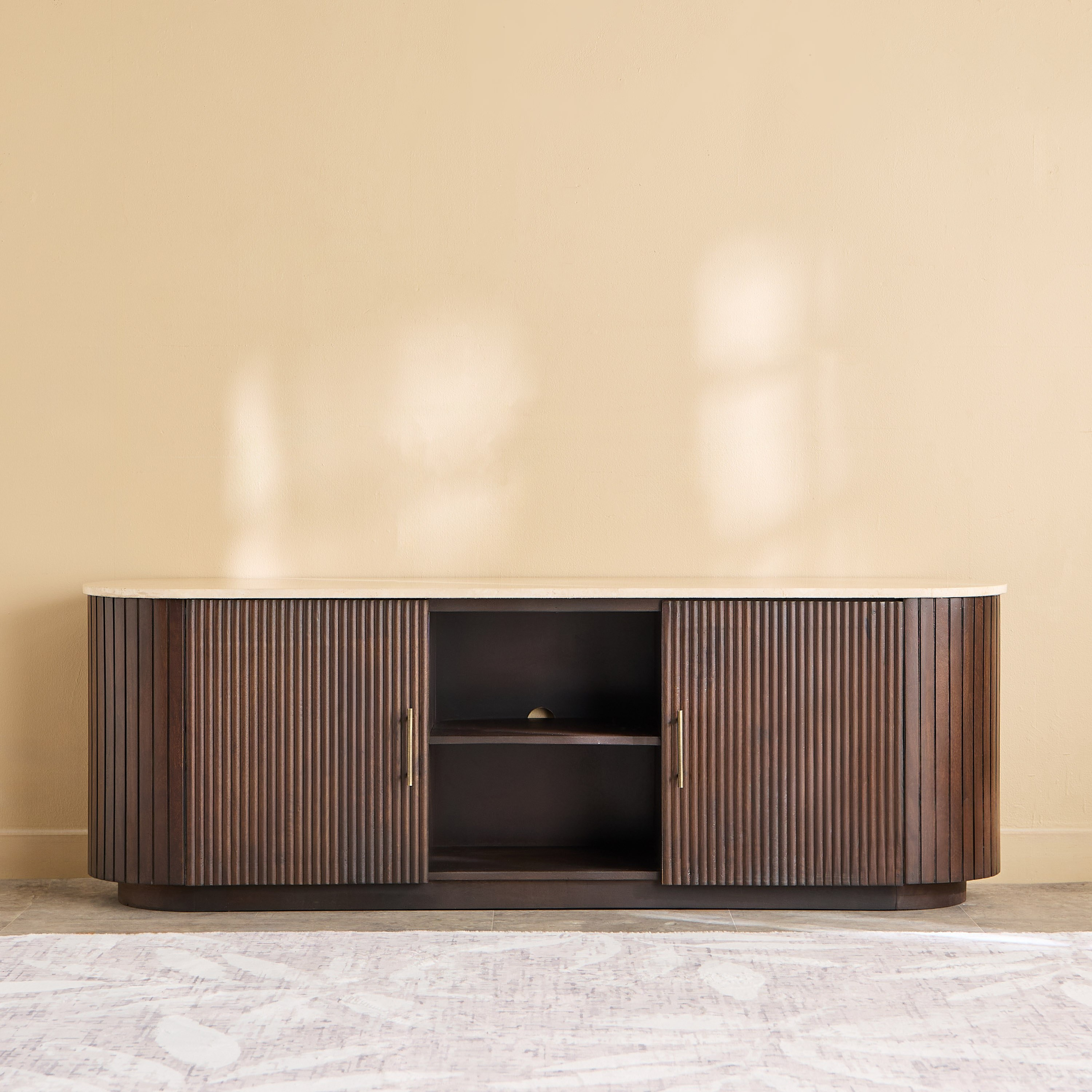 وحدة تلفزيون من الخشب الصلب بسطح رخام أصلي للأجهزة حتى 70 بوصة من فلوريدا-hbxlivingroom-mediaunitsandstorage-tvunits-image-3