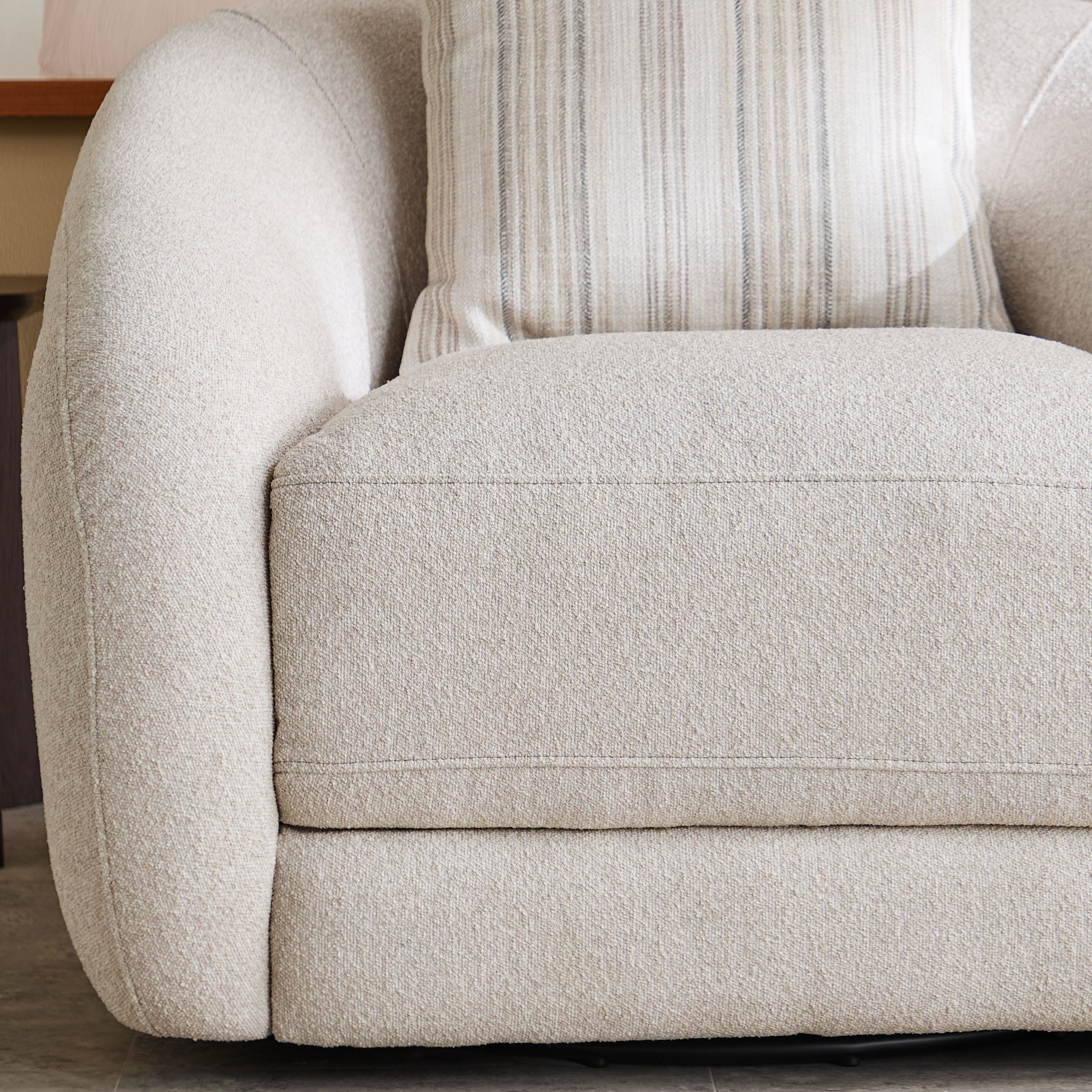 كرسي كنبة دوّار قماش من نابا-hbxlivingroom-sofasandarmchairs-sofas-image-5