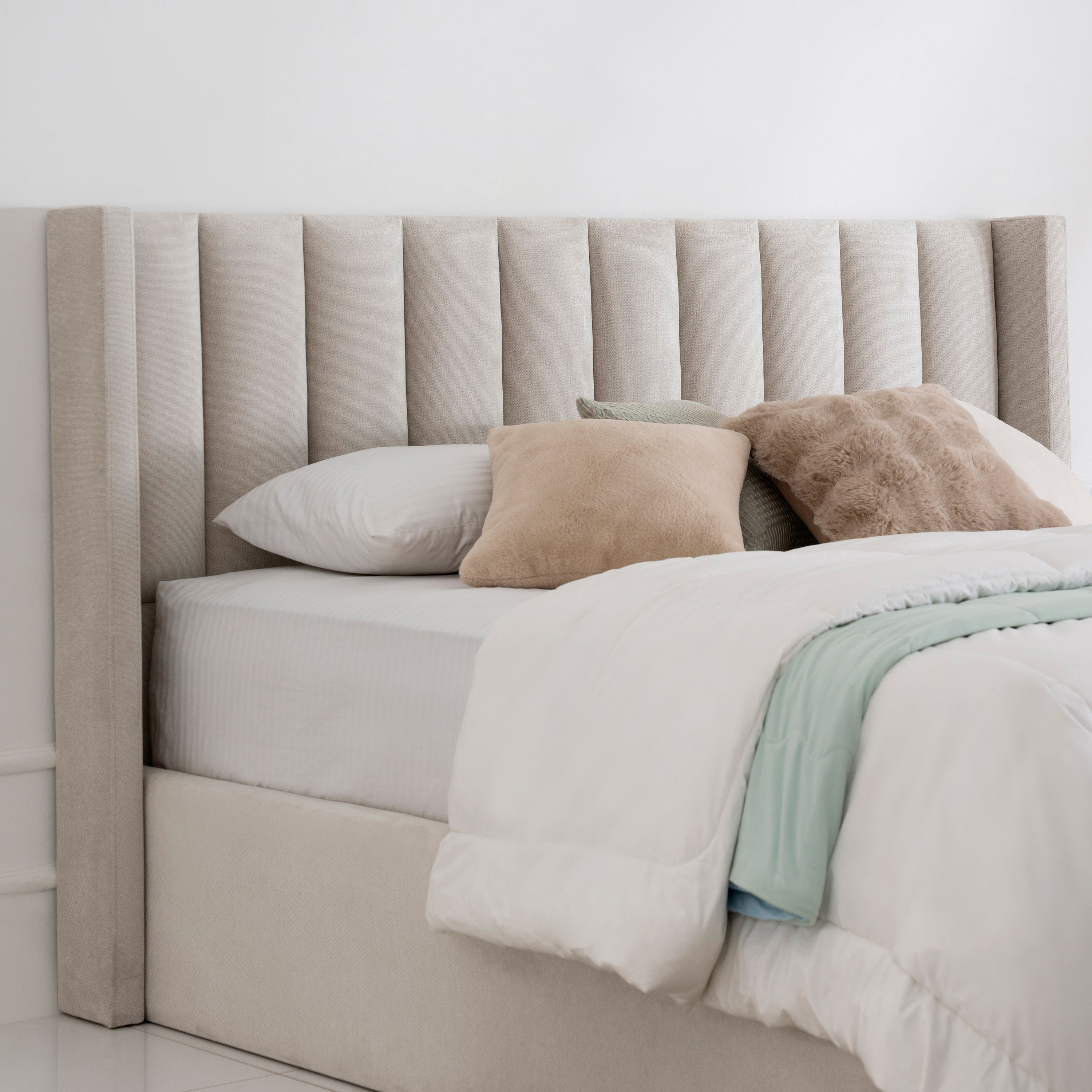 لوح سرير كينج رأسي منجد من هامبتون كليونا - 180x200 سم-hbxfurniture-bedsandbedsets-beds-king-image-1
