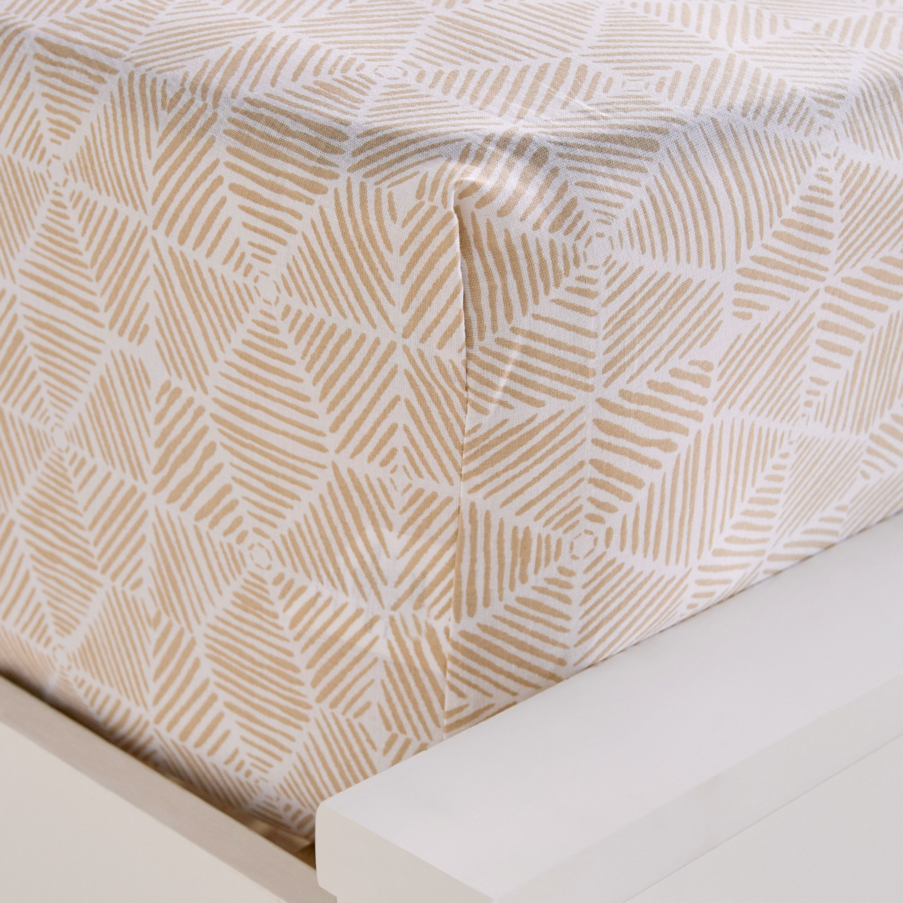 شرشف مطاطي كوين قطن بطبعات من ماديسون بيرنلي - 150x200+30 سم-hbxhomeware-hbxbedroom-image-4