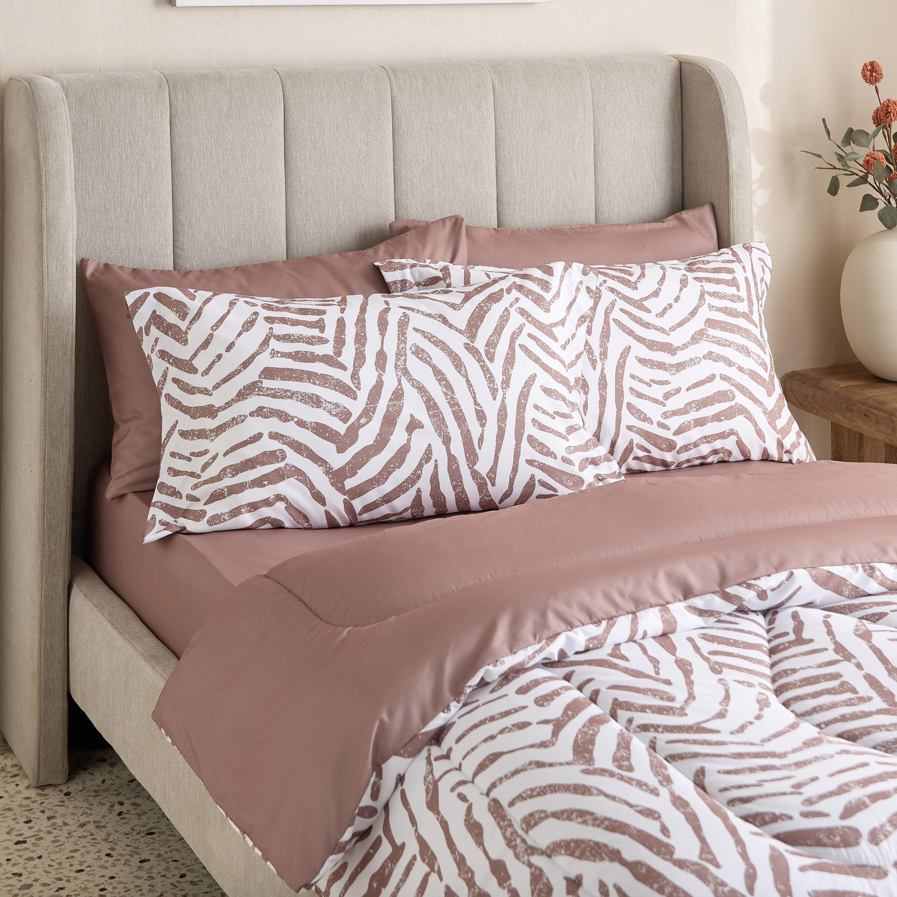 طقم لحاف توين من الألياف الدقيقة بطبعات 6 قطع ليو من هامبتون - 160x240 سم-hbxhomeware-hbxbedroom-image-1