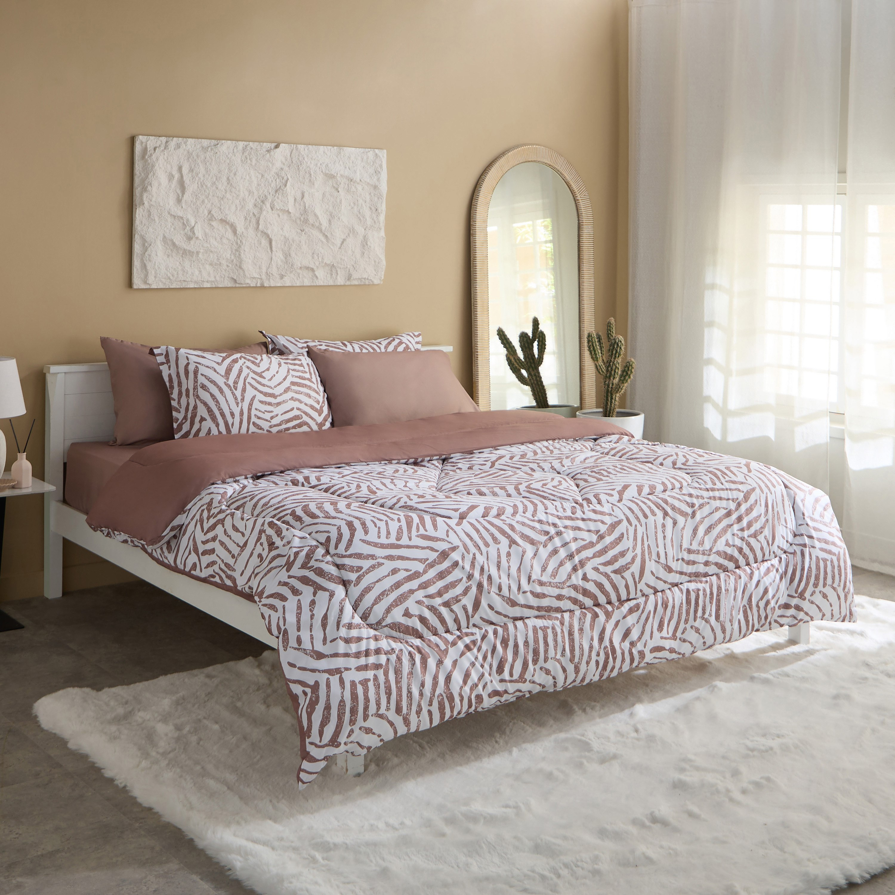 طقم لحاف كينج من الألياف الدقيقة بطبعات 6 قطع ليو من هامبتون - 220x240 سم-hbxhomeware-hbxbedroom-image-2