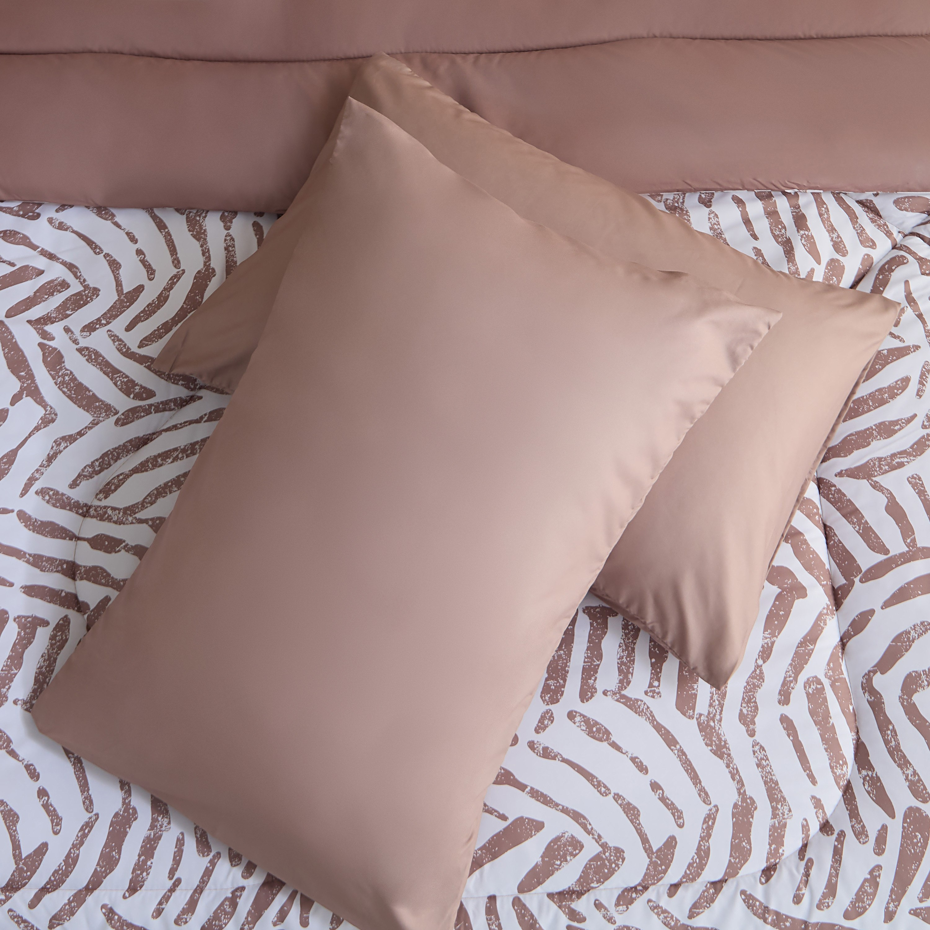 طقم لحاف كينج من الألياف الدقيقة بطبعات 6 قطع ليو من هامبتون - 220x240 سم-hbxhomeware-hbxbedroom-image-6