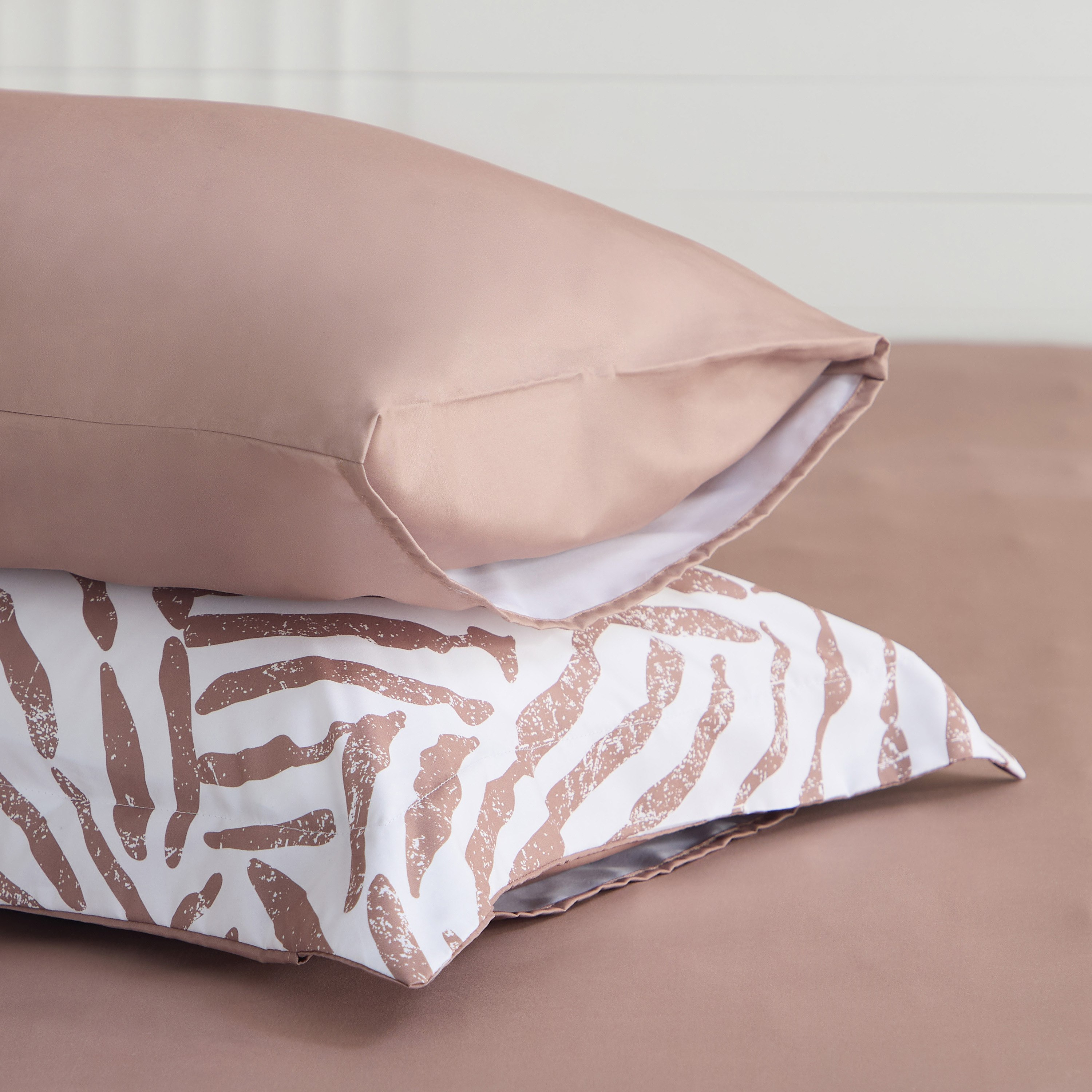 طقم لحاف كينج من الألياف الدقيقة بطبعات 6 قطع ليو من هامبتون - 220x240 سم-hbxhomeware-hbxbedroom-image-8