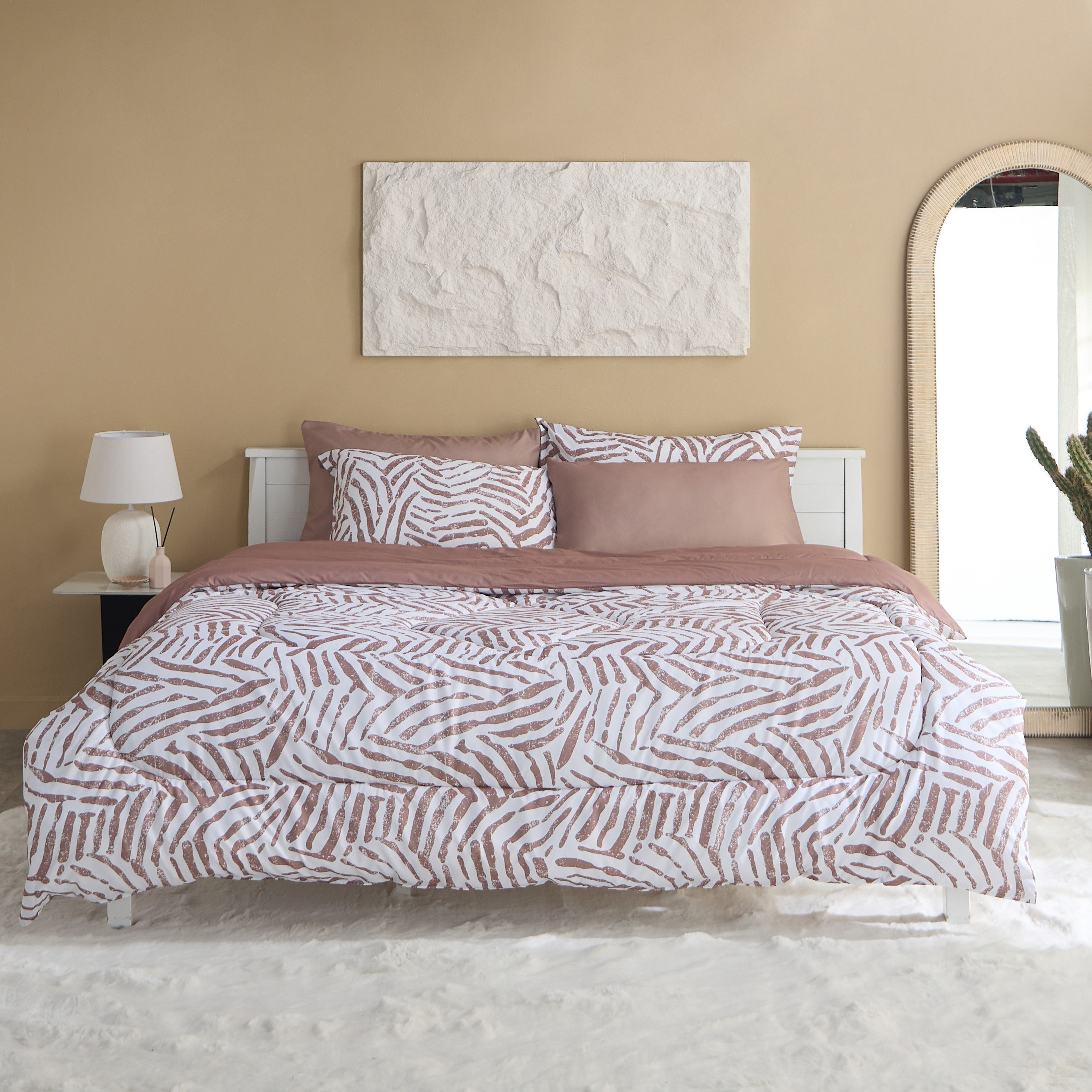 طقم لحاف سوبر كينج من الألياف الدقيقة بطبعات 6 قطع ليو من هامبتون - 240x260 سم-hbxhomeware-hbxbedroom-image-3