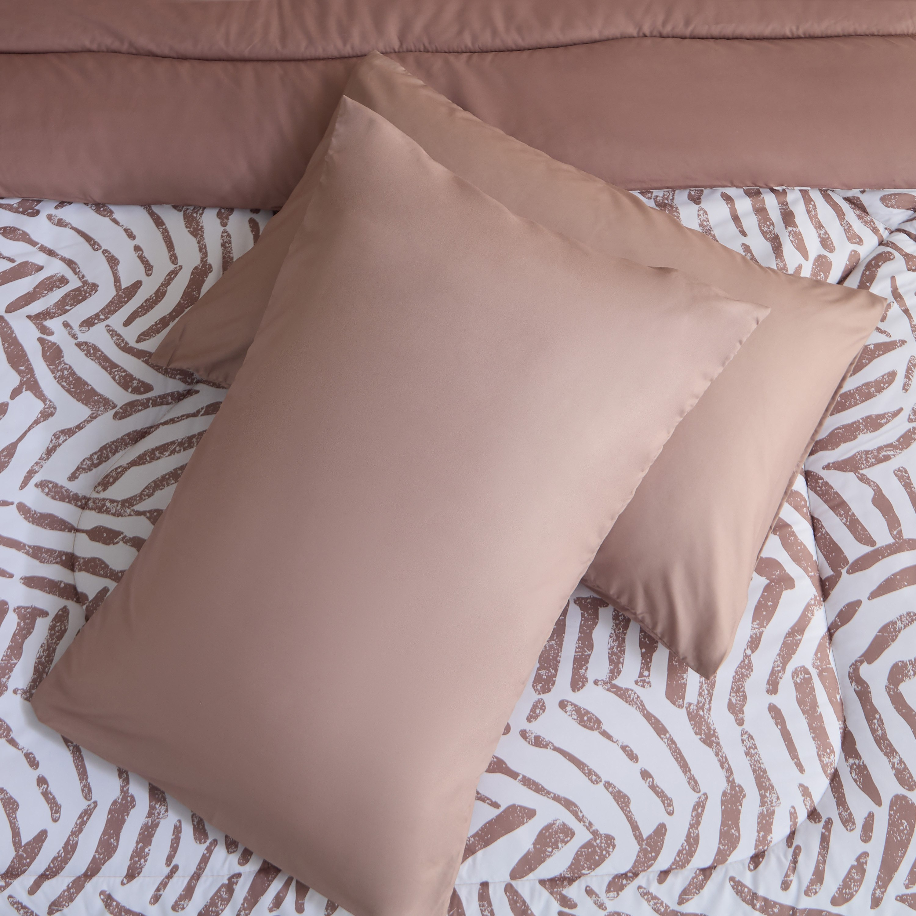 طقم لحاف سوبر كينج من الألياف الدقيقة بطبعات 6 قطع ليو من هامبتون - 240x260 سم-hbxhomeware-hbxbedroom-image-6