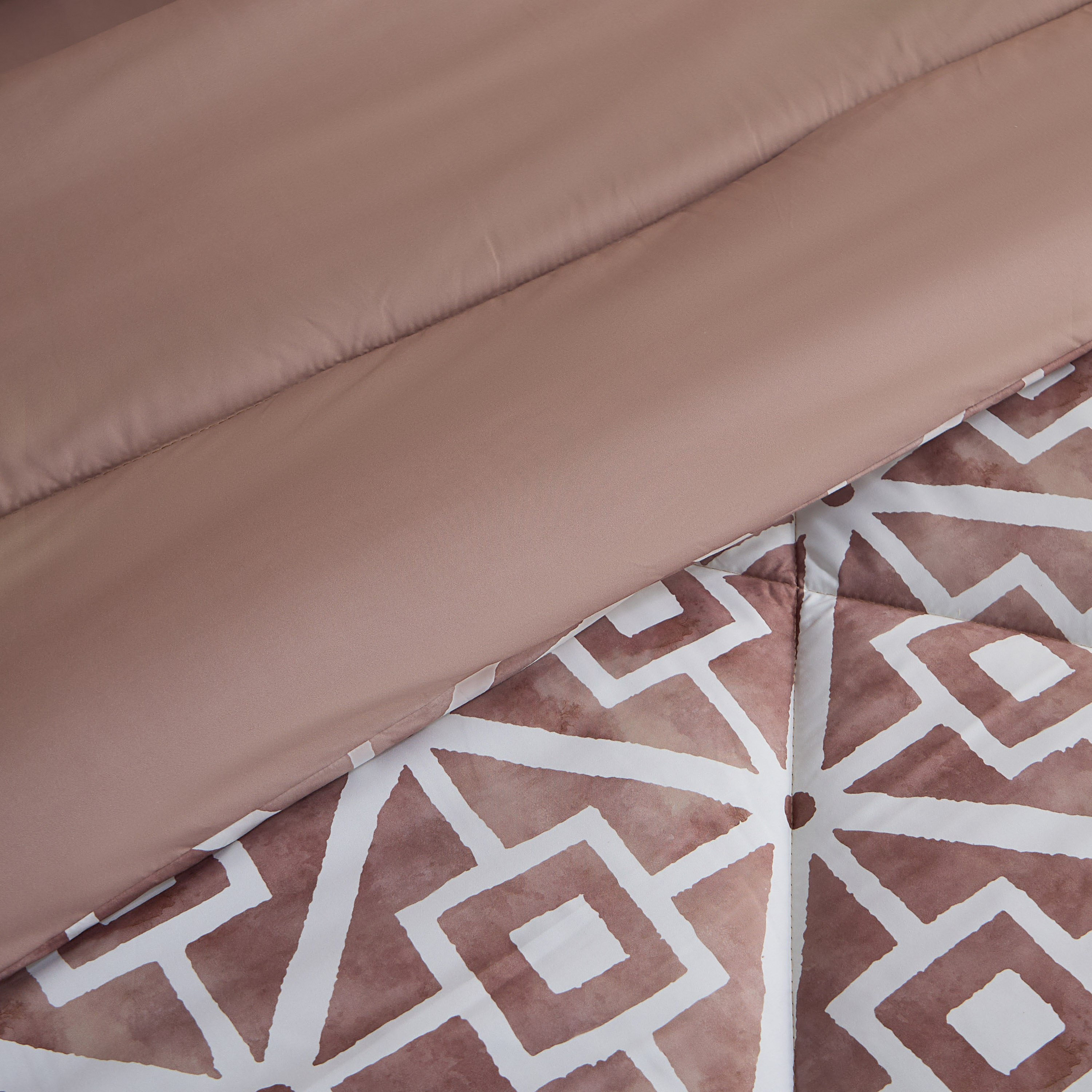 طقم لحاف كينج من الألياف الدقيقة بطبعات 6 قطع جيوفلو من هامبتون - 220x240 سم-hbxhomeware-hbxbedroom-image-4
