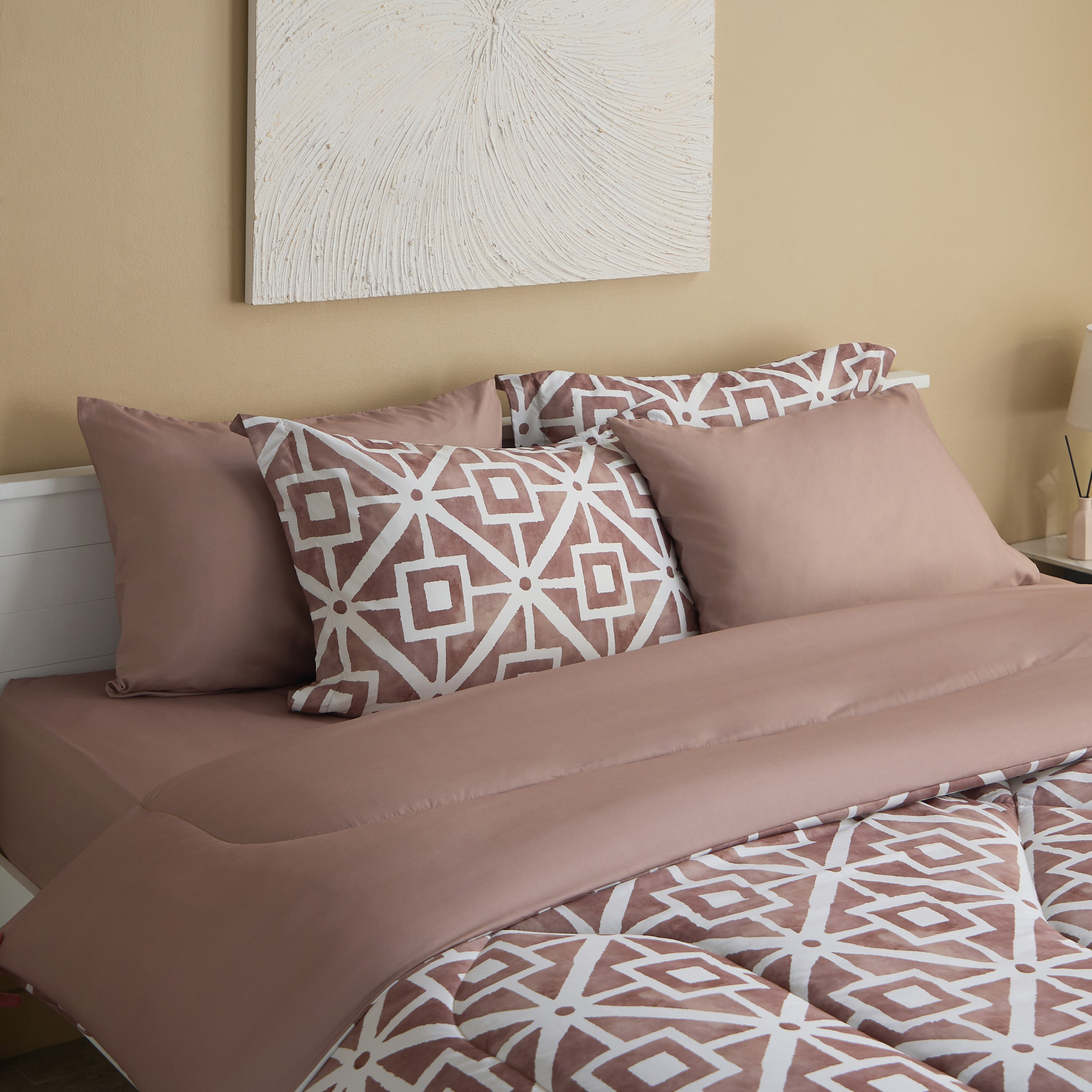 طقم لحاف سوبر كينج من الألياف الدقيقة بطبعات 6 قطع جيوفلو من هامبتون - 260x240 سم-hbxhomeware-hbxbedroom-image-1