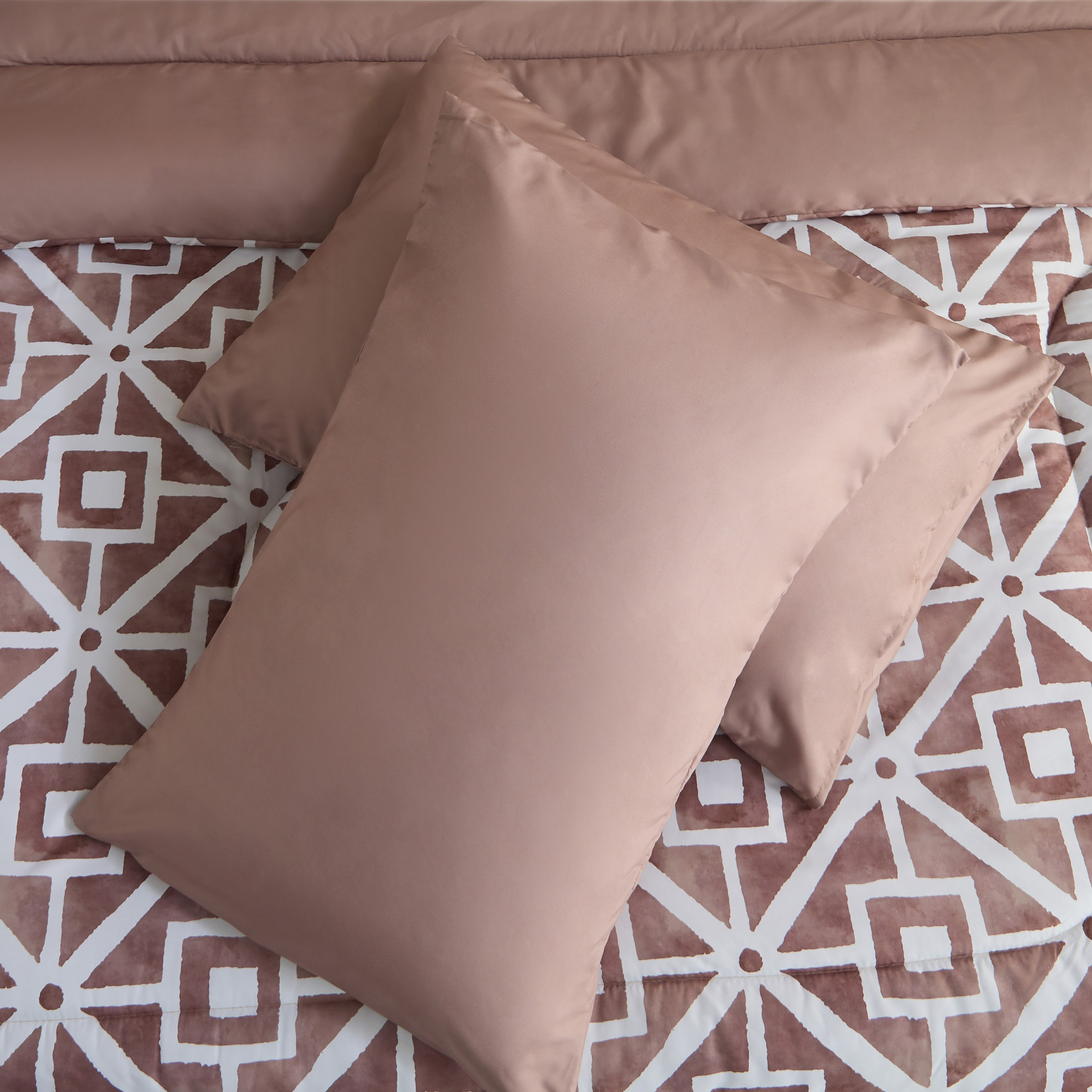 طقم لحاف سوبر كينج من الألياف الدقيقة بطبعات 6 قطع جيوفلو من هامبتون - 260x240 سم-hbxhomeware-hbxbedroom-image-6