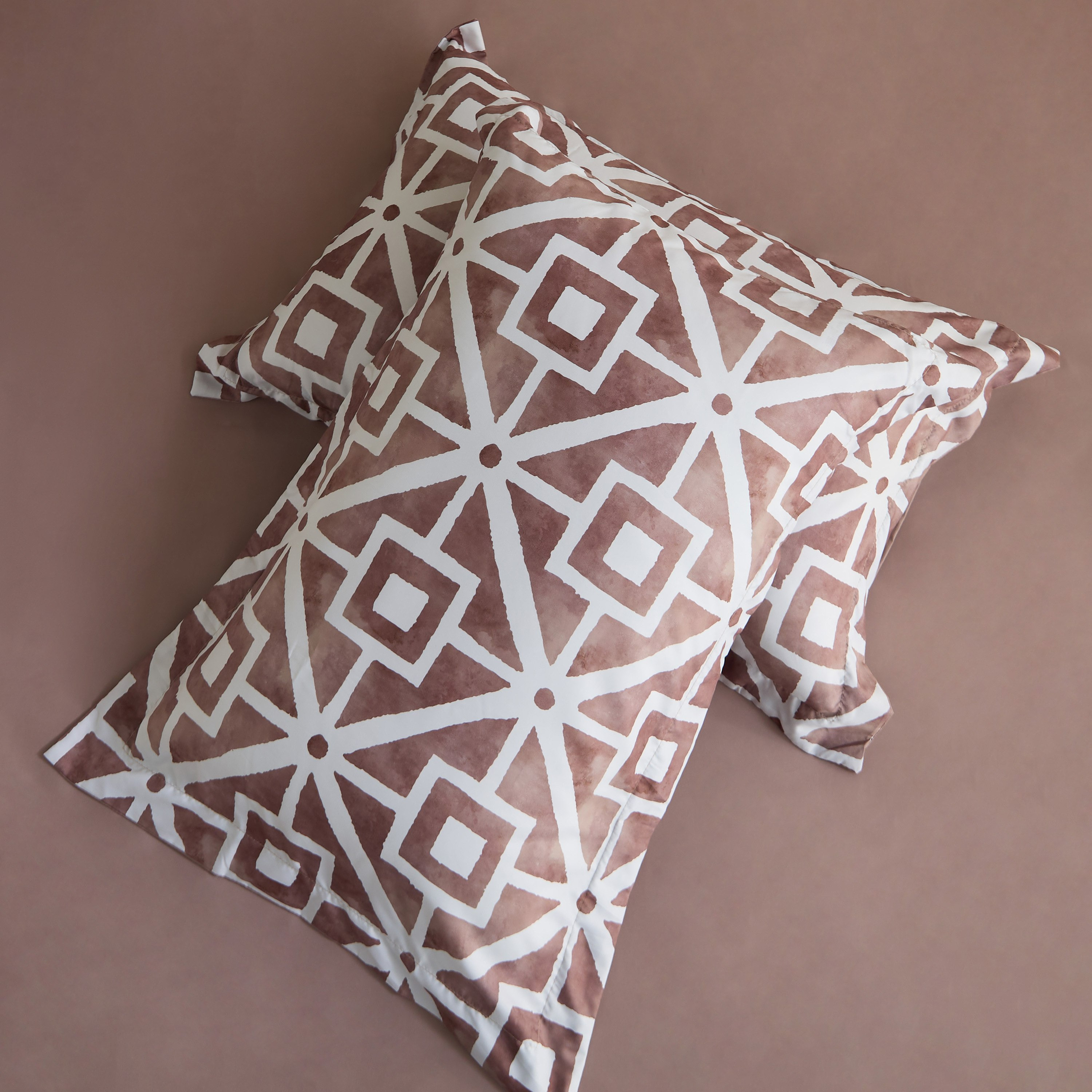 طقم لحاف سوبر كينج من الألياف الدقيقة بطبعات 6 قطع جيوفلو من هامبتون - 260x240 سم-hbxhomeware-hbxbedroom-image-7
