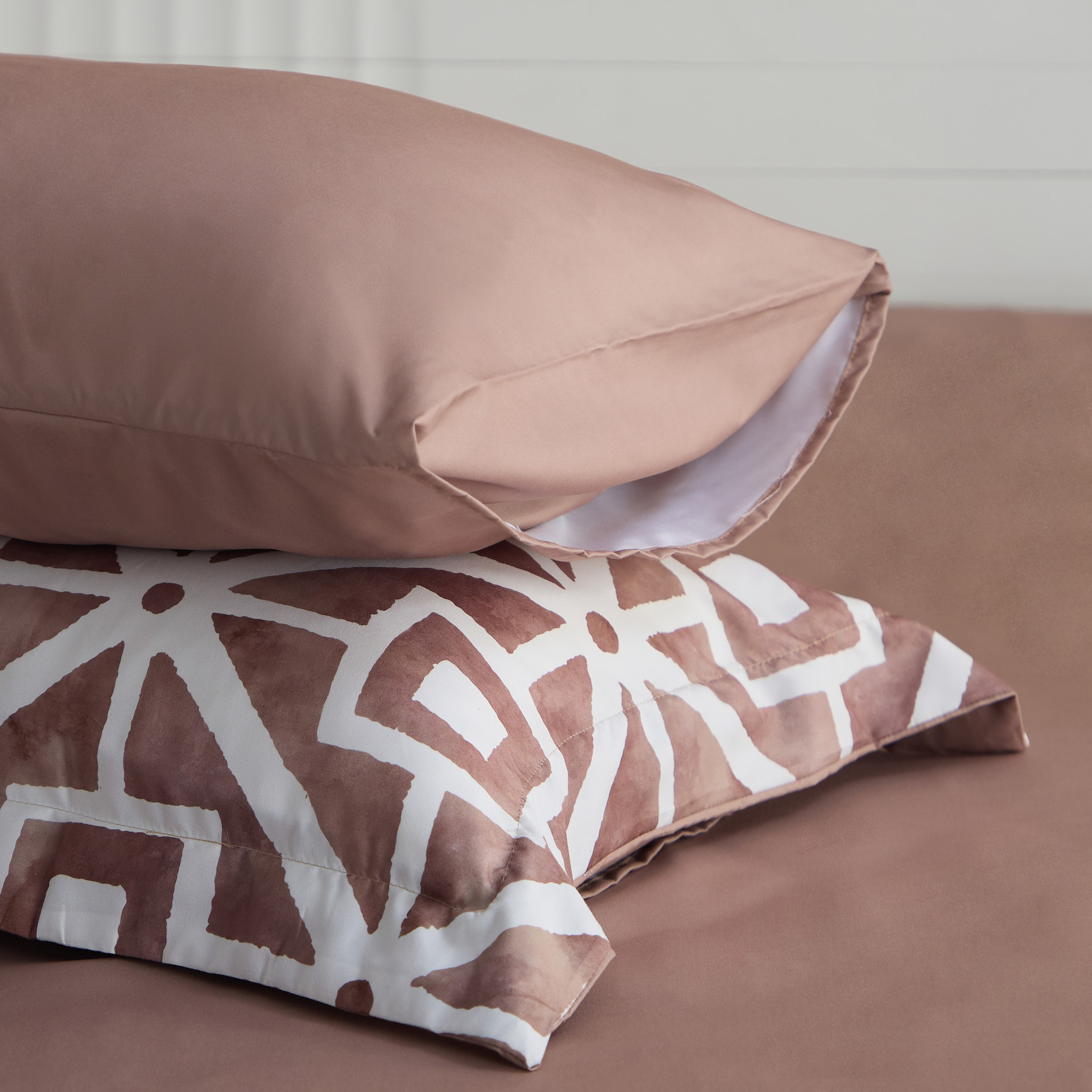 طقم لحاف سوبر كينج من الألياف الدقيقة بطبعات 6 قطع جيوفلو من هامبتون - 260x240 سم-hbxhomeware-hbxbedroom-image-8