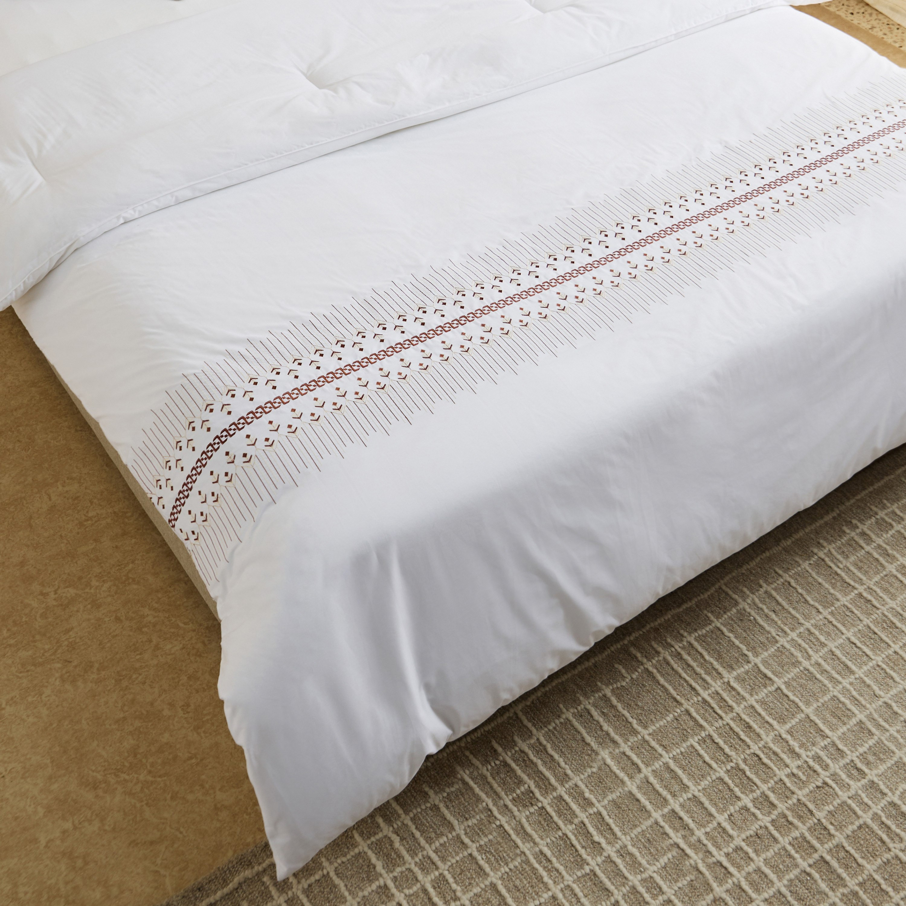 طقم لحاف كينج قطن بحواف مطرزة 5 قطع جراندي أفوردابلز من وايت هيفن - 220x240 سم-hbxhomeware-hbxbedroom-image-4