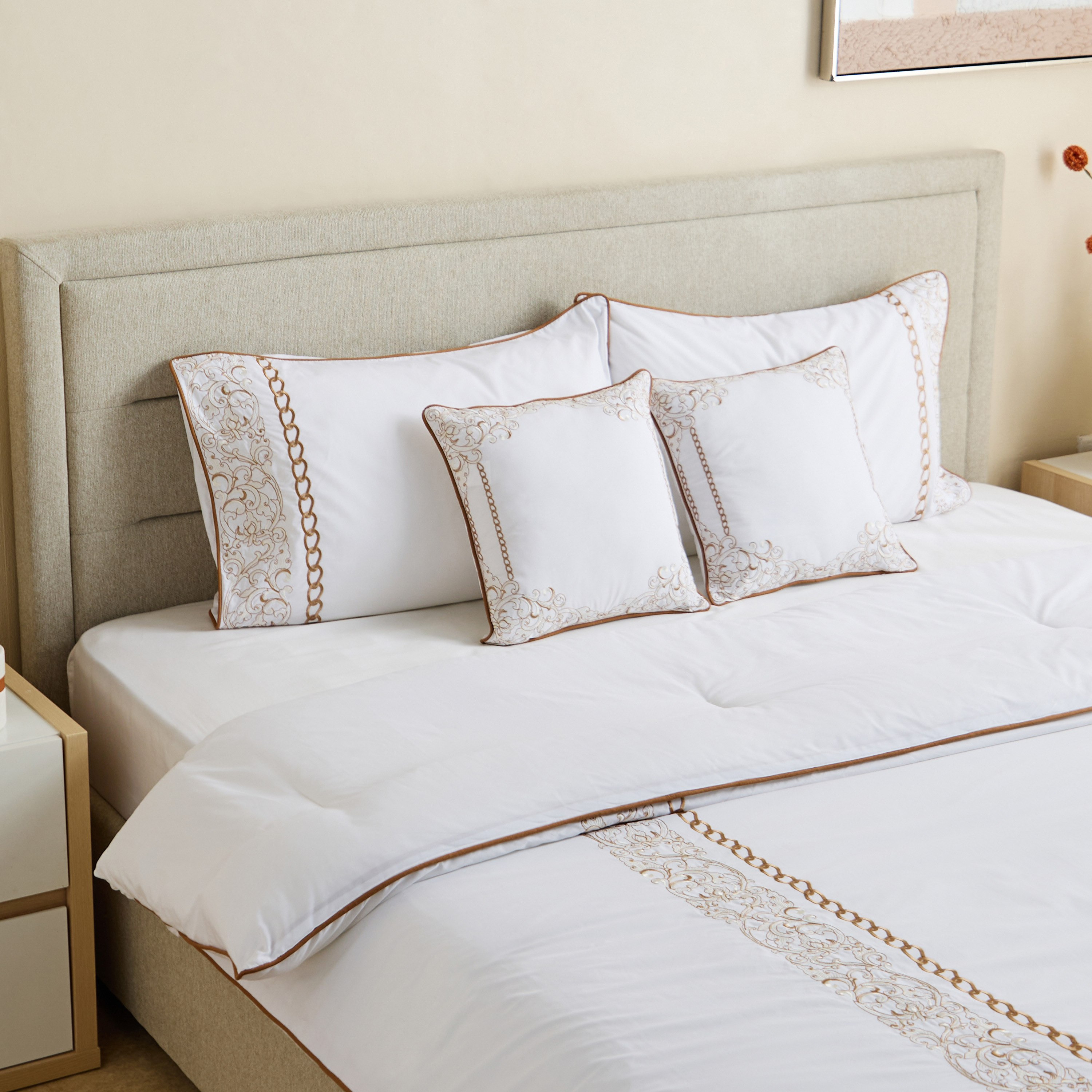 طقم لحاف كينج قطن بتطريز أزهار 5 قطع أفوردابلز من وايت هافن جراند - 220x240 سم-hbxhomeware-hbxbedroom-image-1