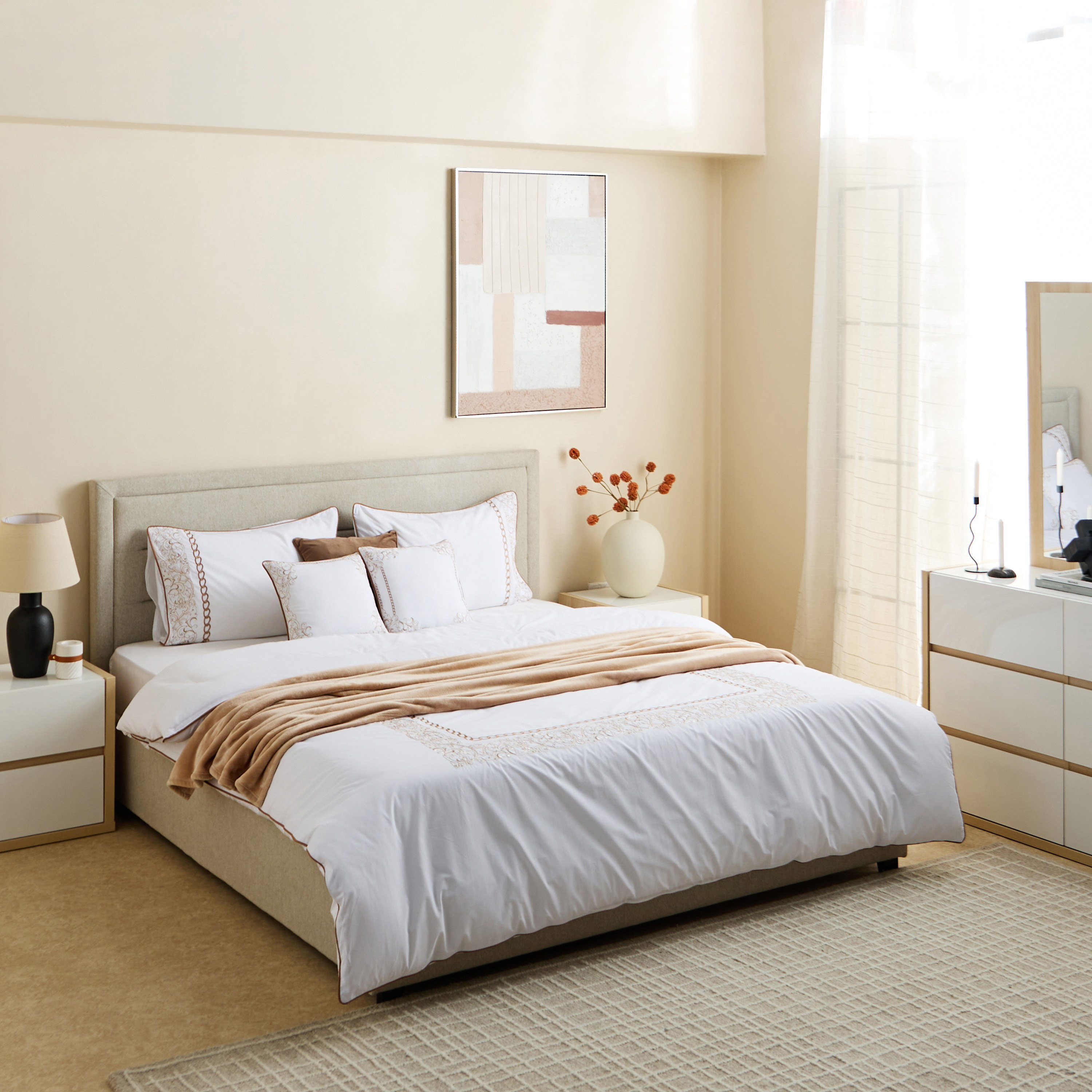 طقم لحاف كينج قطن بتطريز أزهار 5 قطع أفوردابلز من وايت هافن جراند - 220x240 سم-hbxhomeware-hbxbedroom-image-10