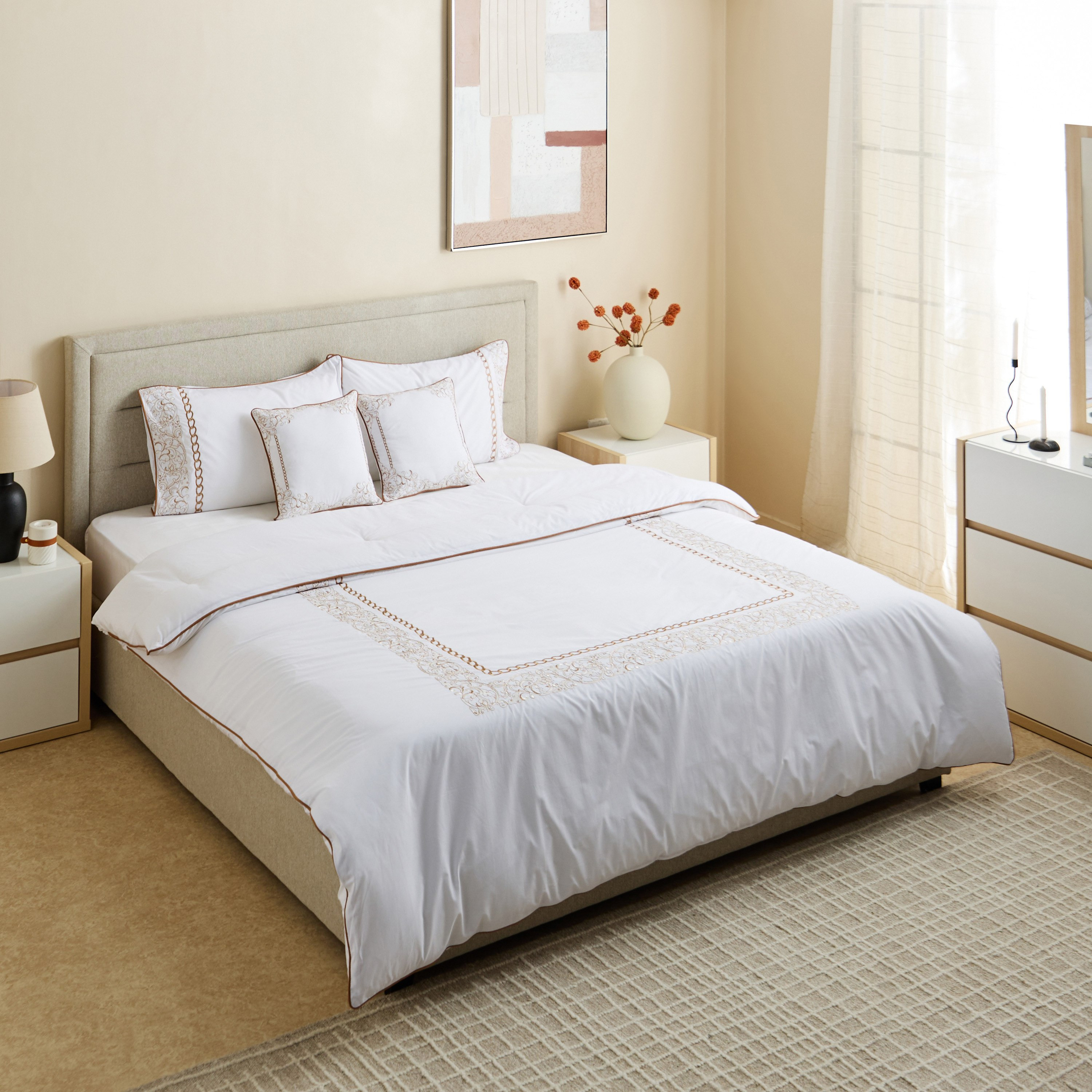 طقم لحاف كينج قطن بتطريز أزهار 5 قطع أفوردابلز من وايت هافن جراند - 220x240 سم-hbxhomeware-hbxbedroom-image-2