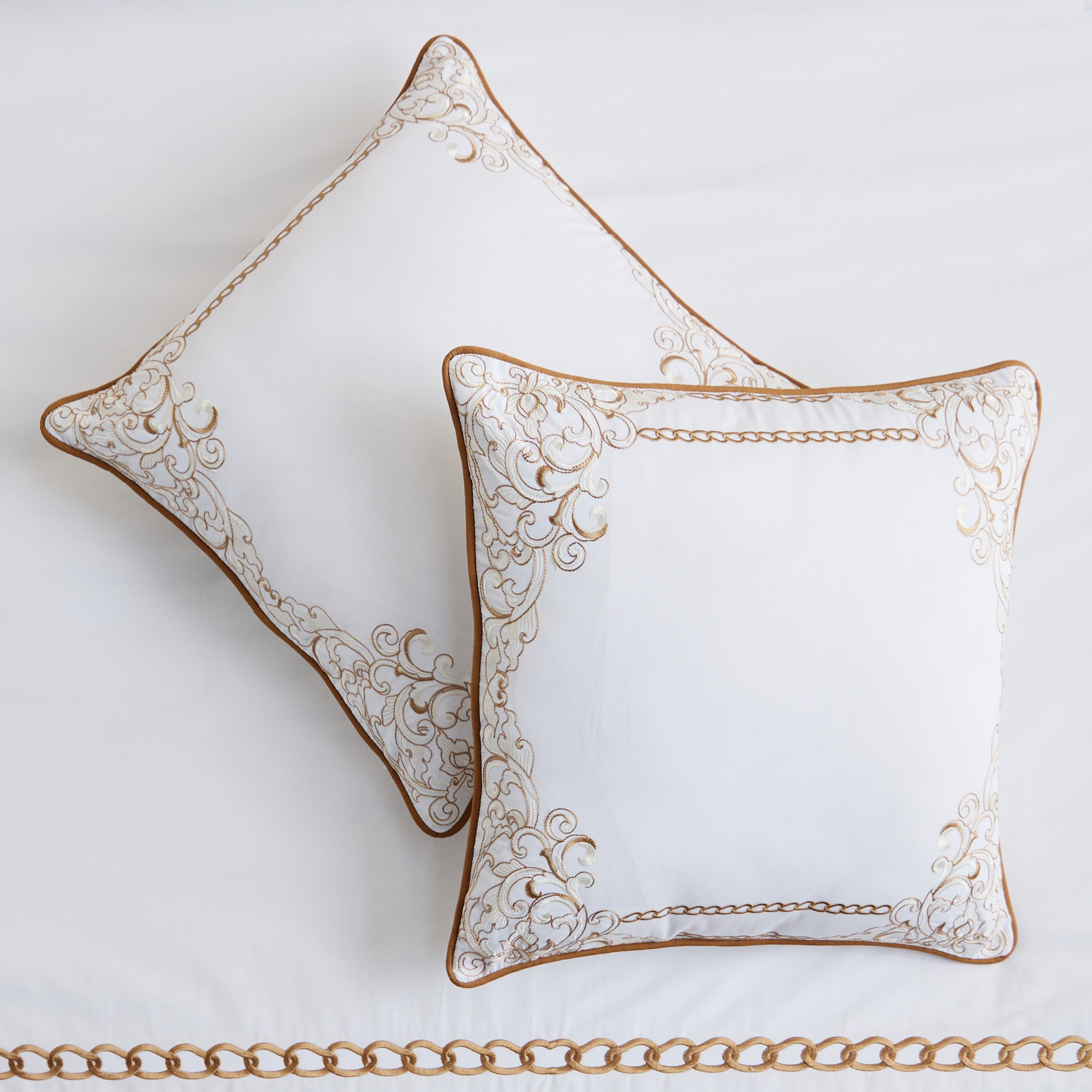 طقم لحاف كينج قطن بتطريز أزهار 5 قطع أفوردابلز من وايت هافن جراند - 220x240 سم-hbxhomeware-hbxbedroom-image-6