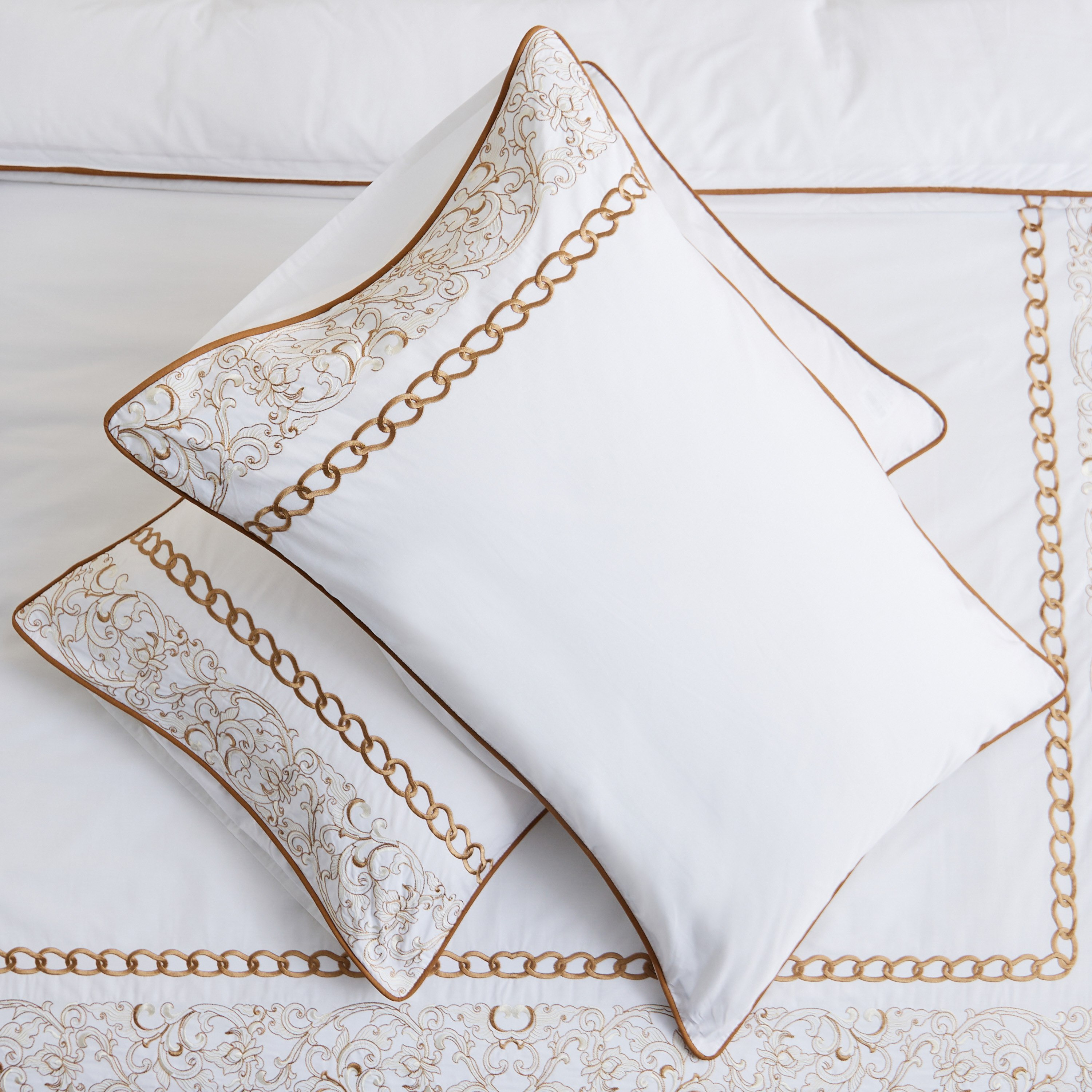 طقم لحاف كينج قطن بتطريز أزهار 5 قطع أفوردابلز من وايت هافن جراند - 220x240 سم-hbxhomeware-hbxbedroom-image-8