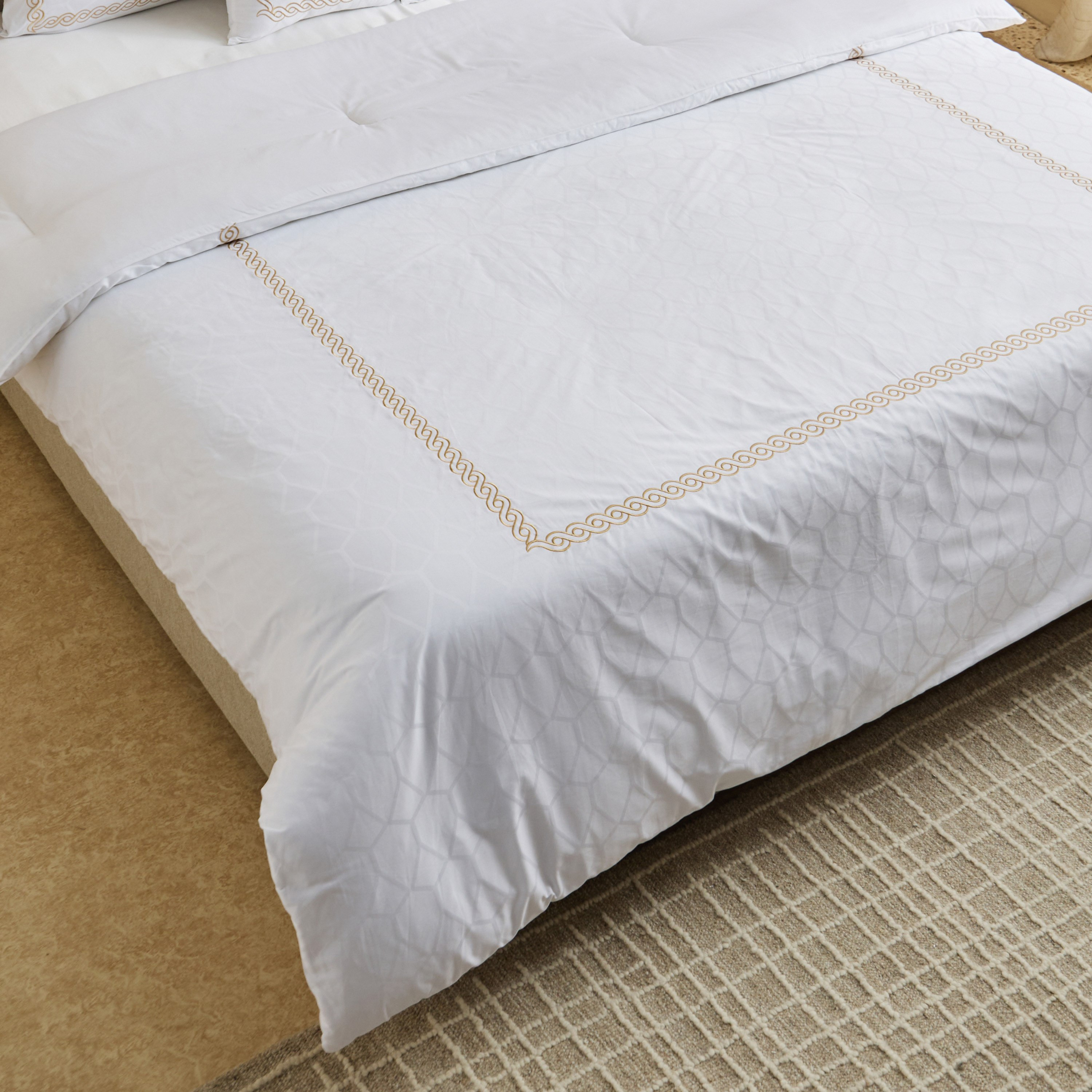 طقم لحاف كينج جاكار قطن مطرز 5 قطع أفوردابلز من وايت هافن جراند - 220x240 سم-hbxhomeware-hbxbedroom-image-4
